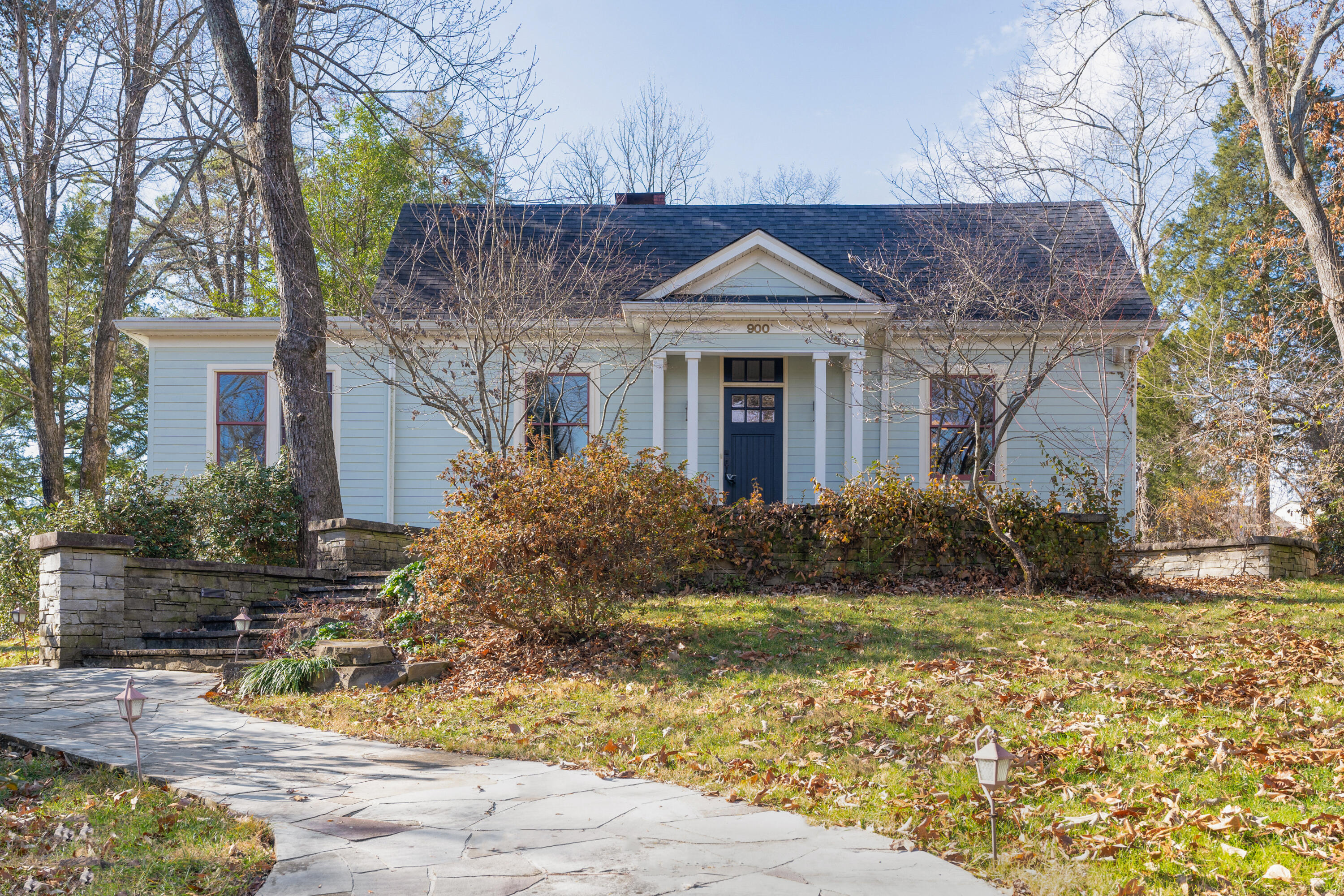 900 Avon Place