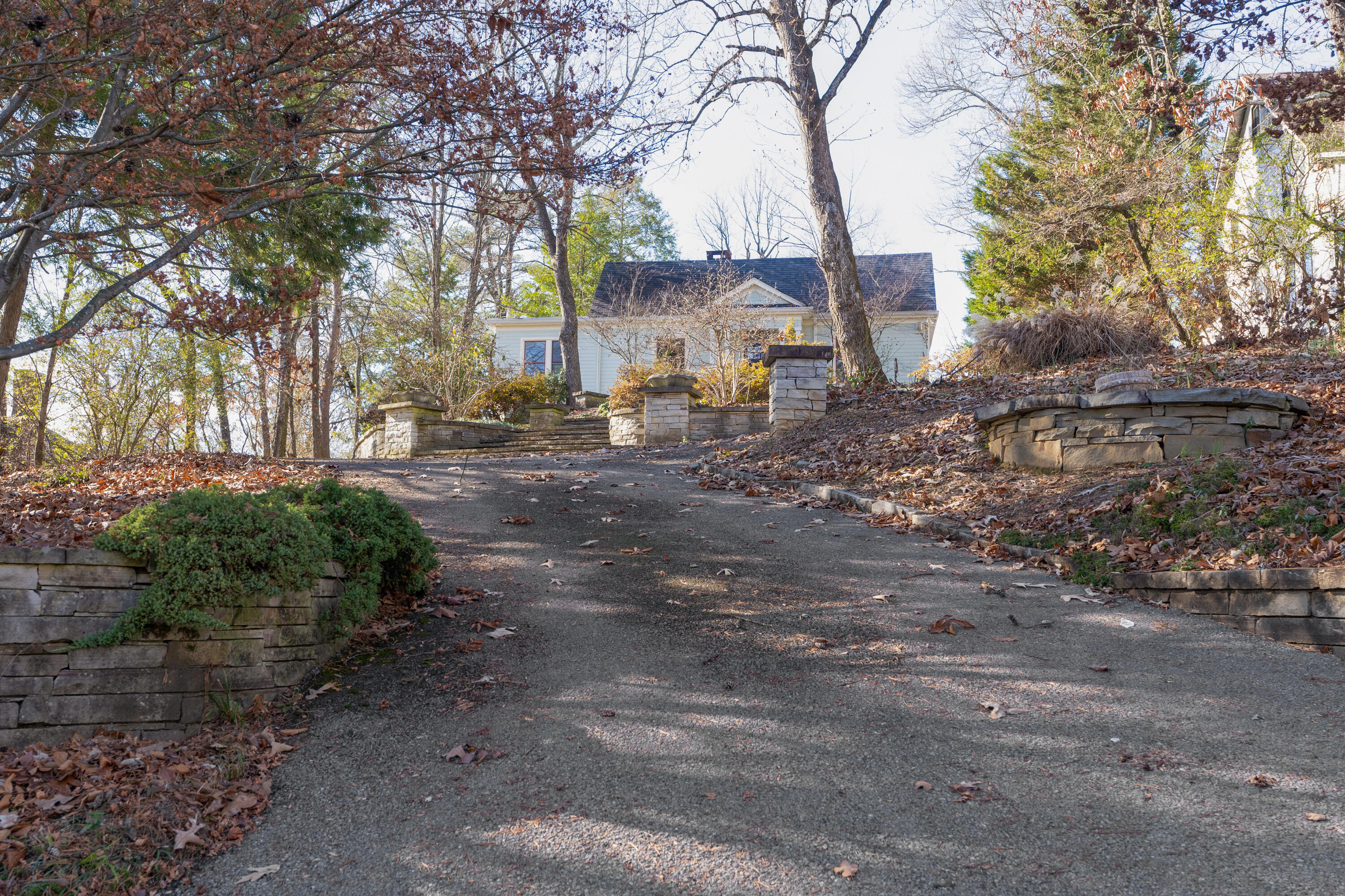 900 Avon Place