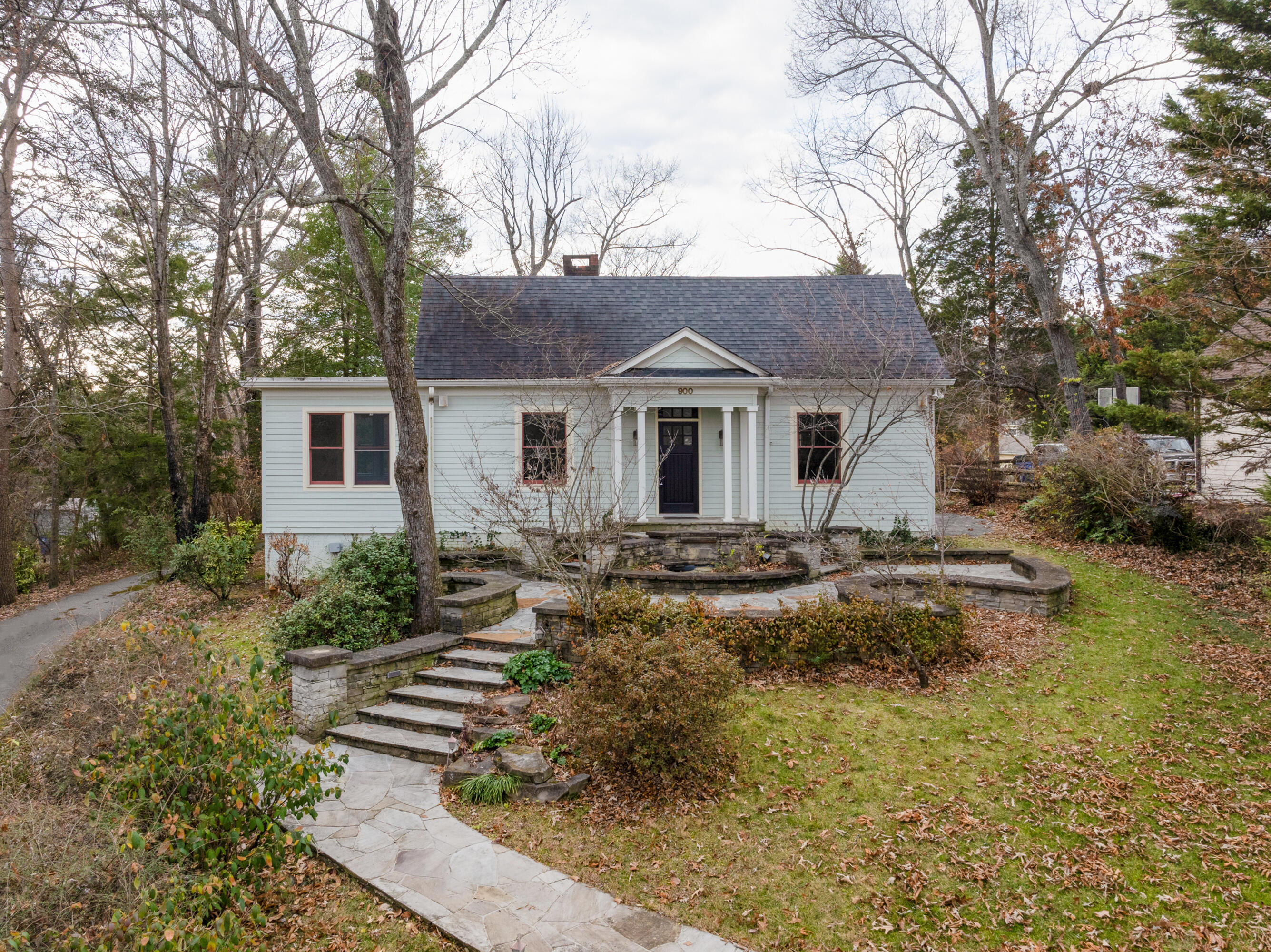 900 Avon Place