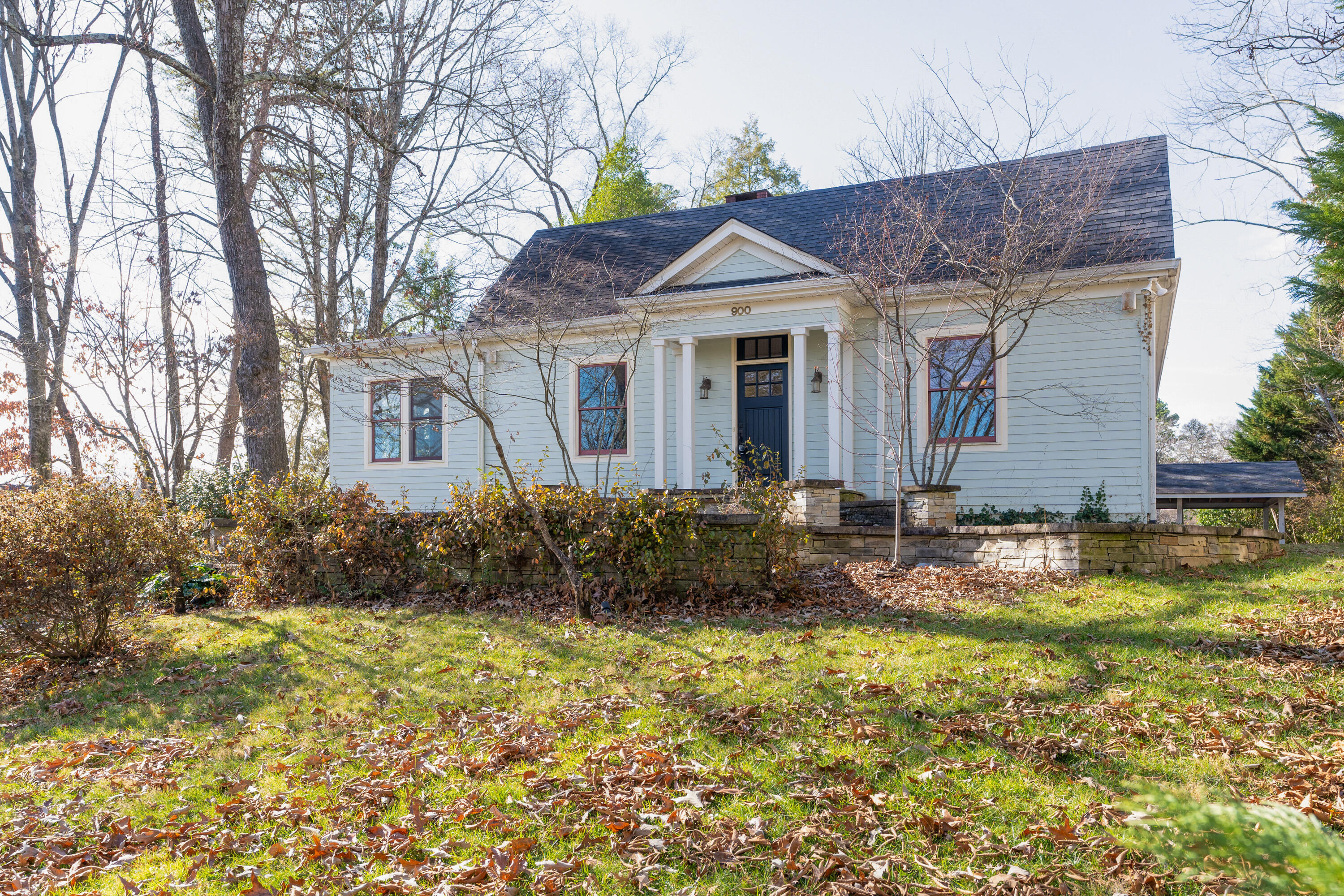 900 Avon Place