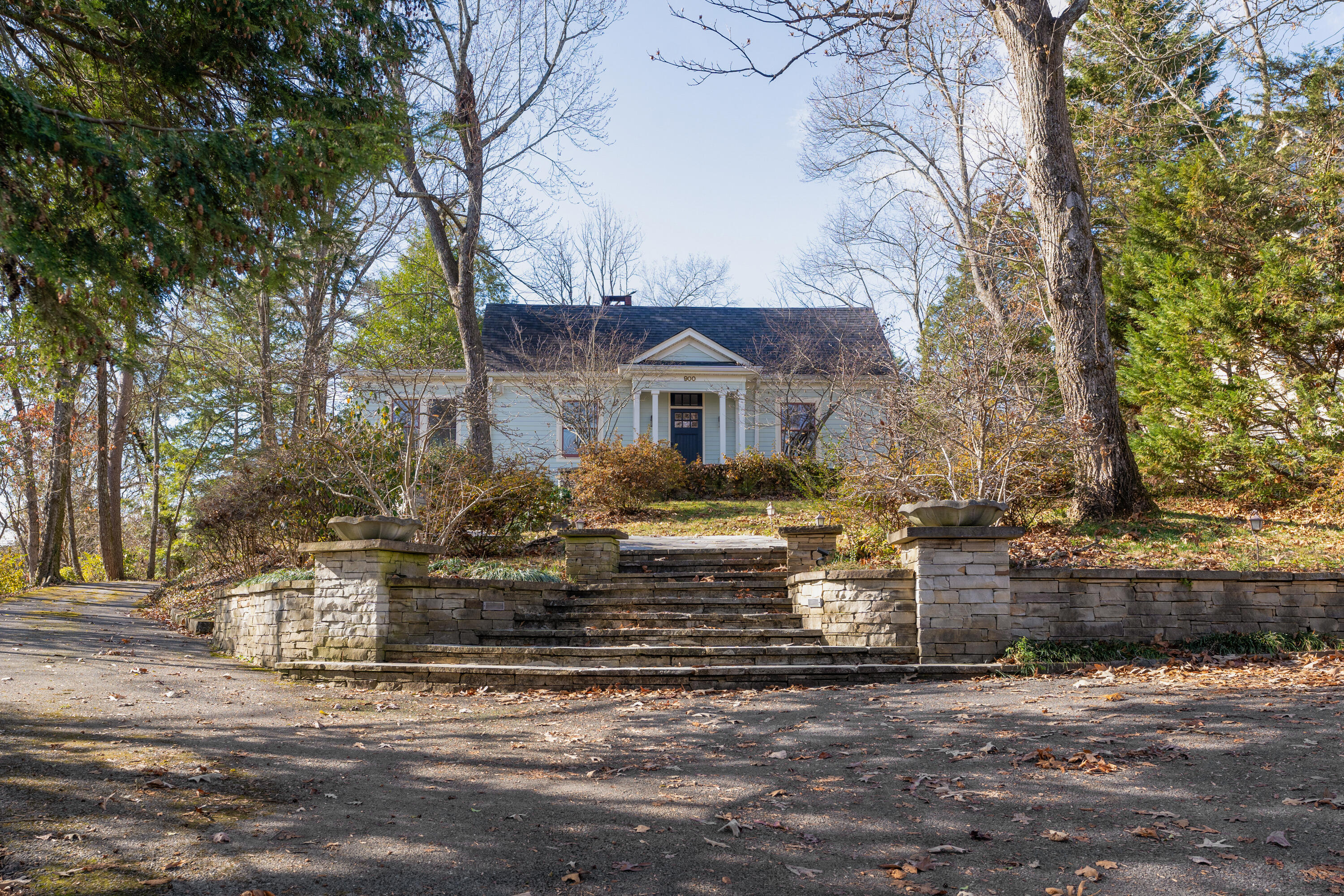 900 Avon Place