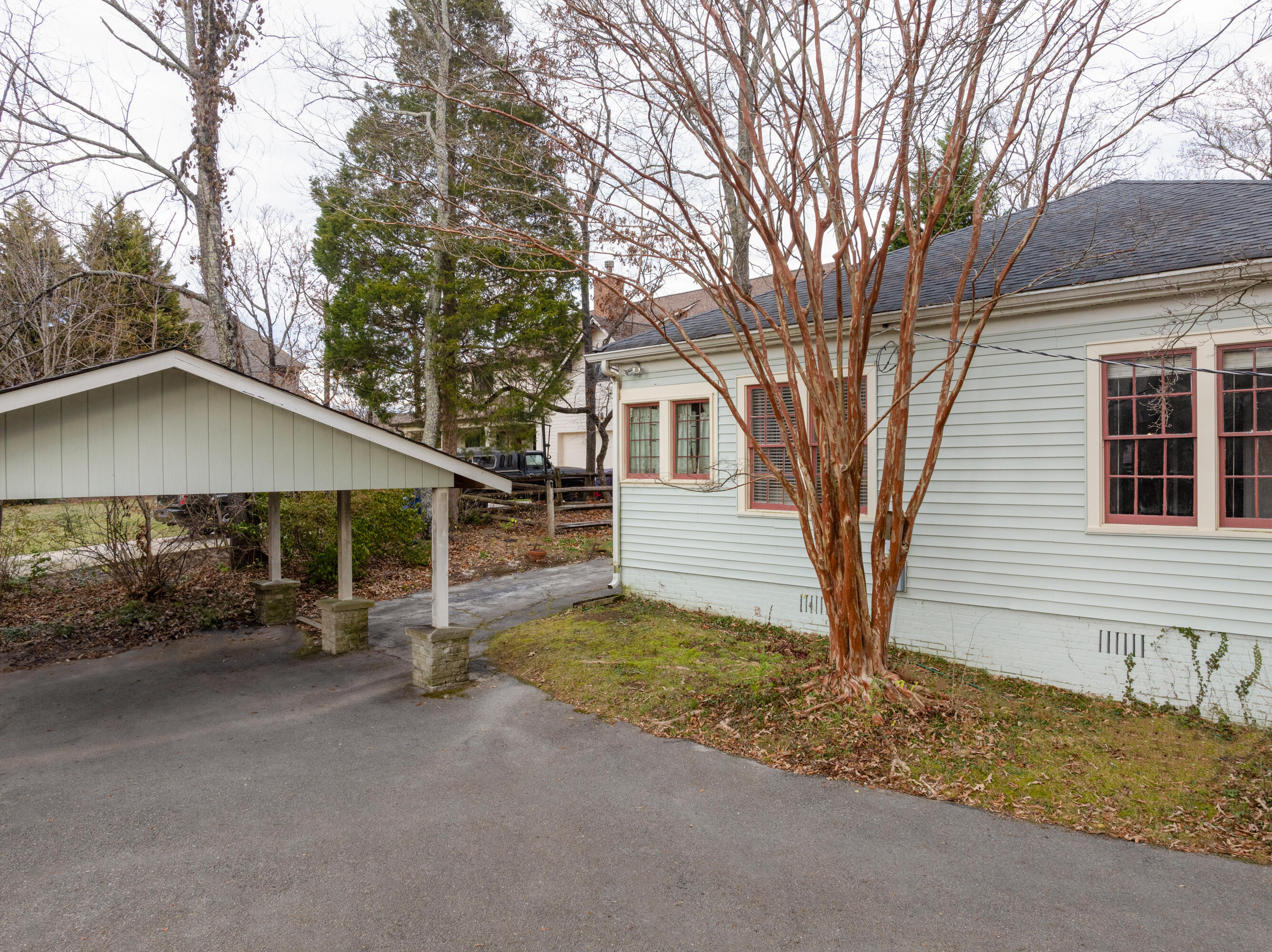 900 Avon Place