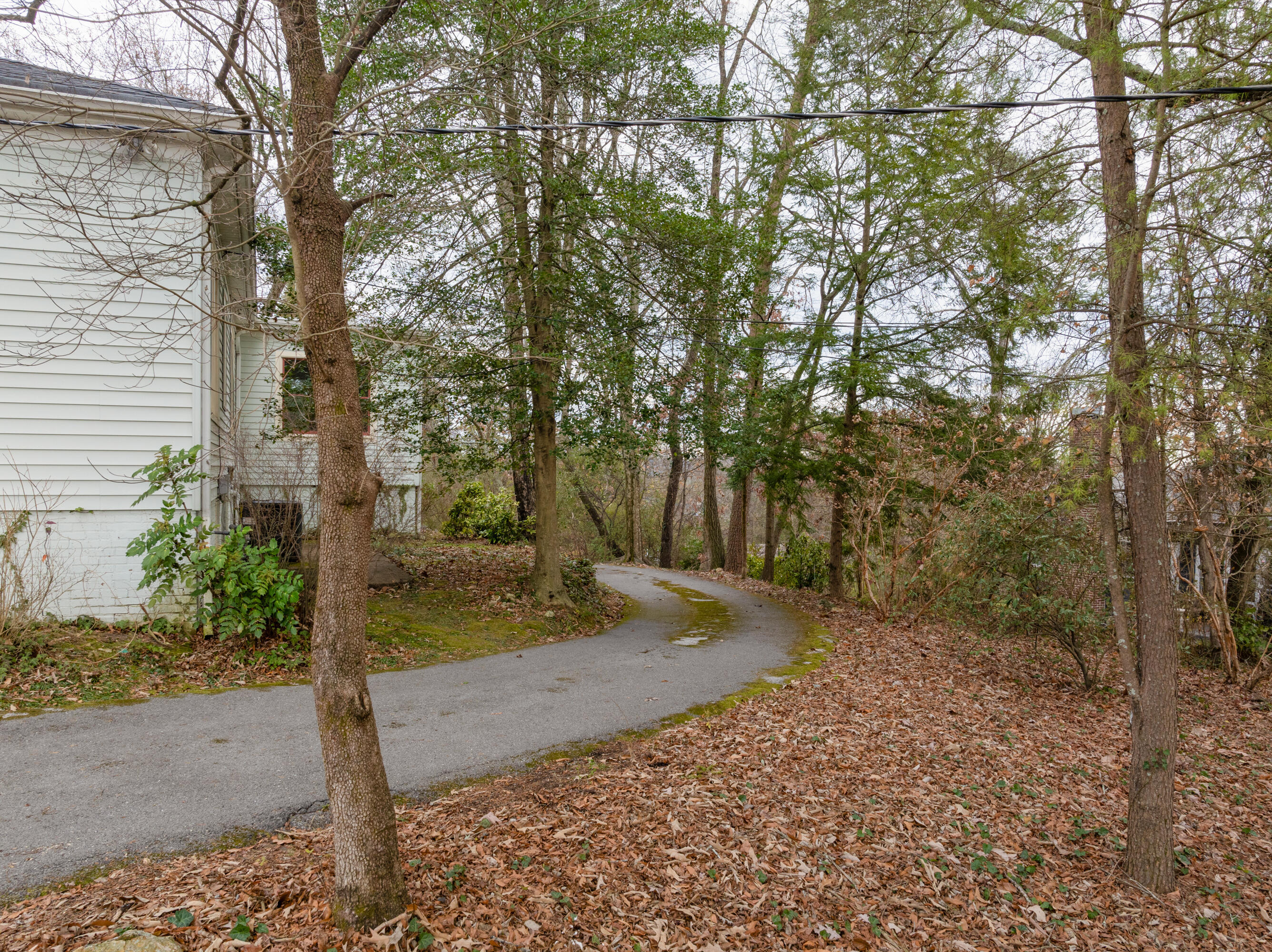 900 Avon Place