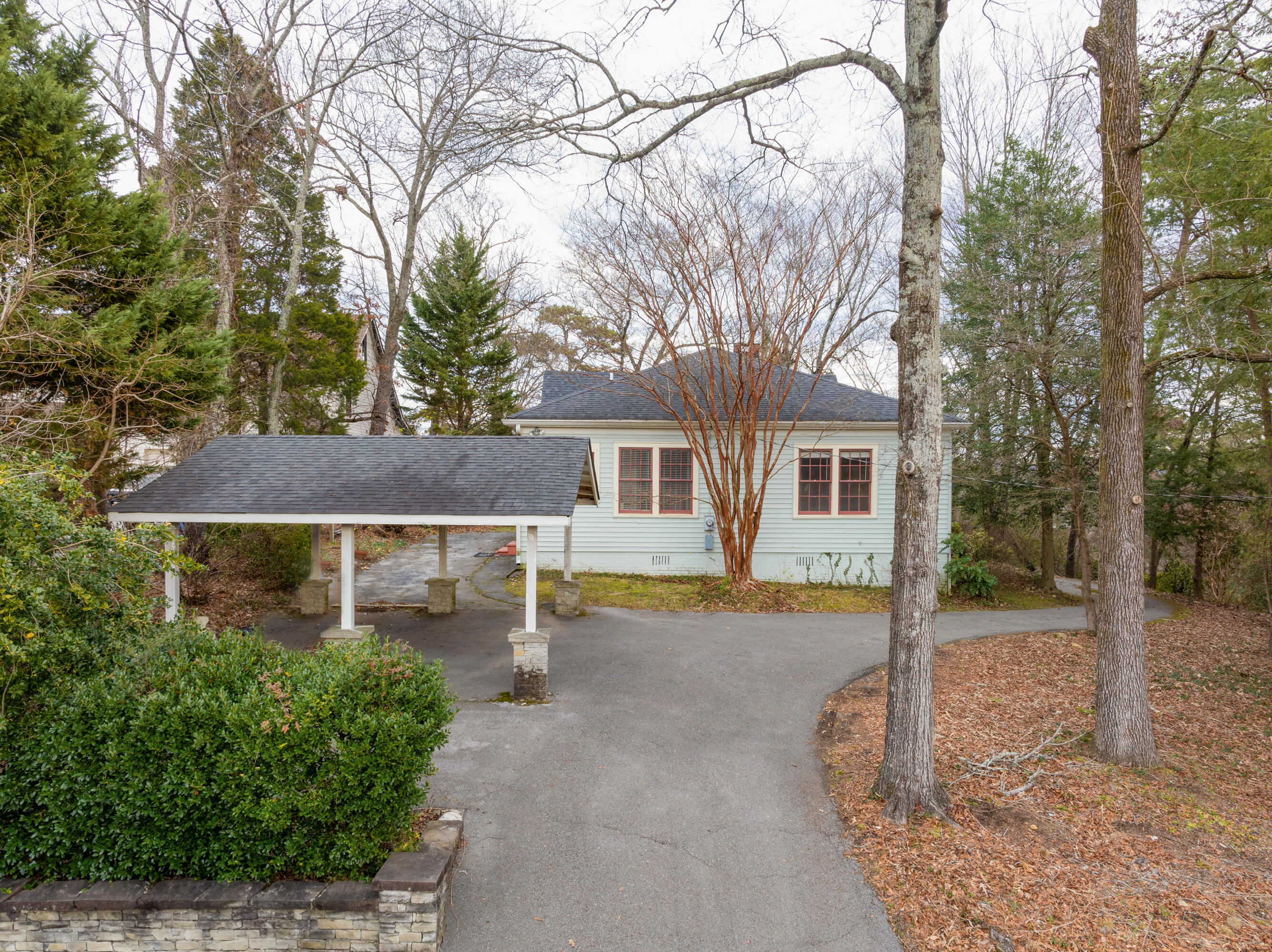 900 Avon Place