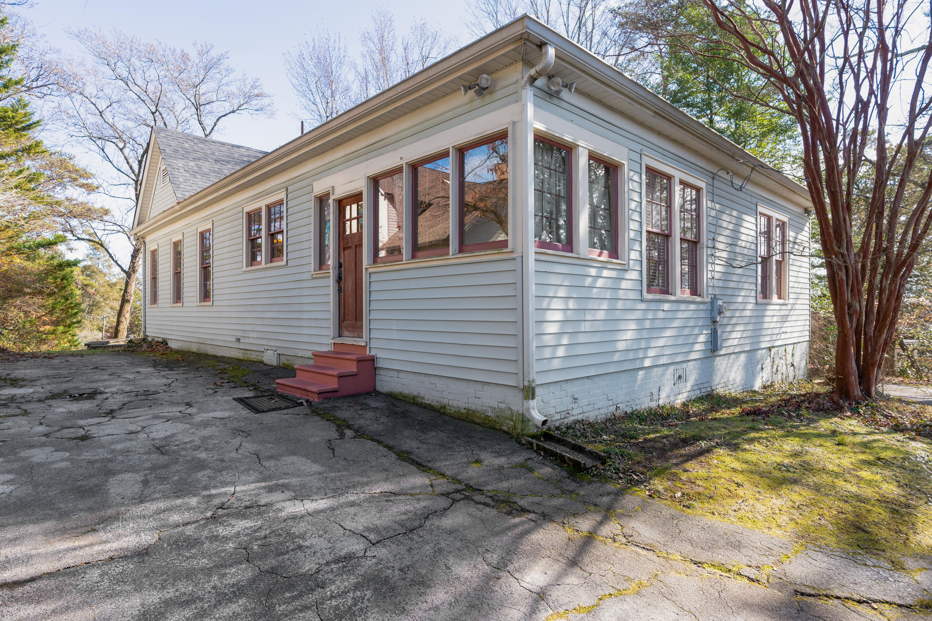900 Avon Place