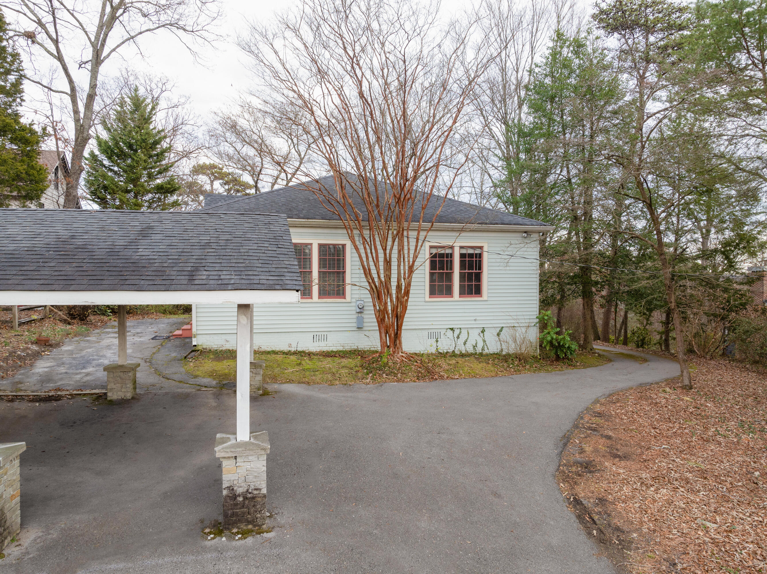 900 Avon Place