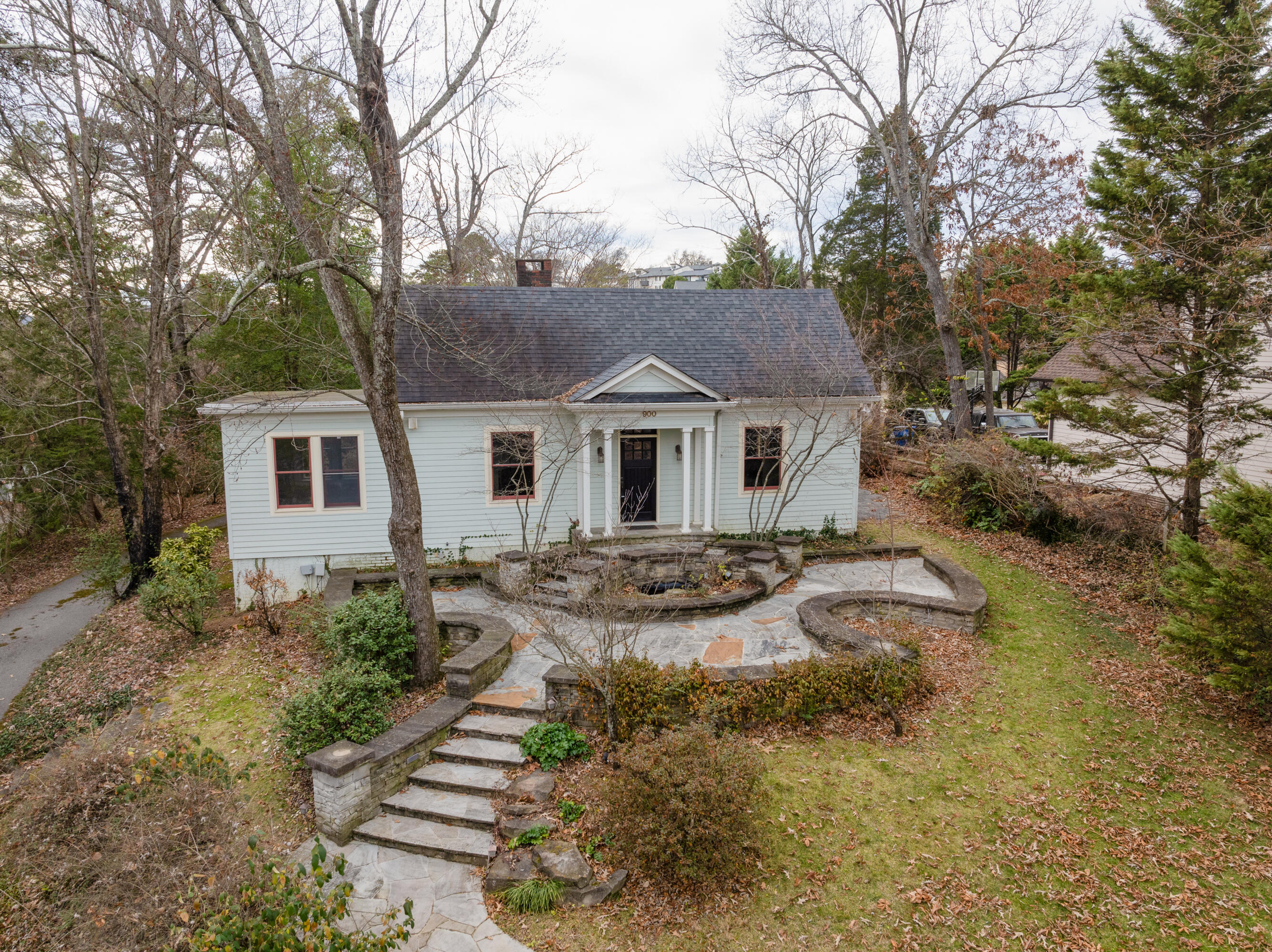 900 Avon Place