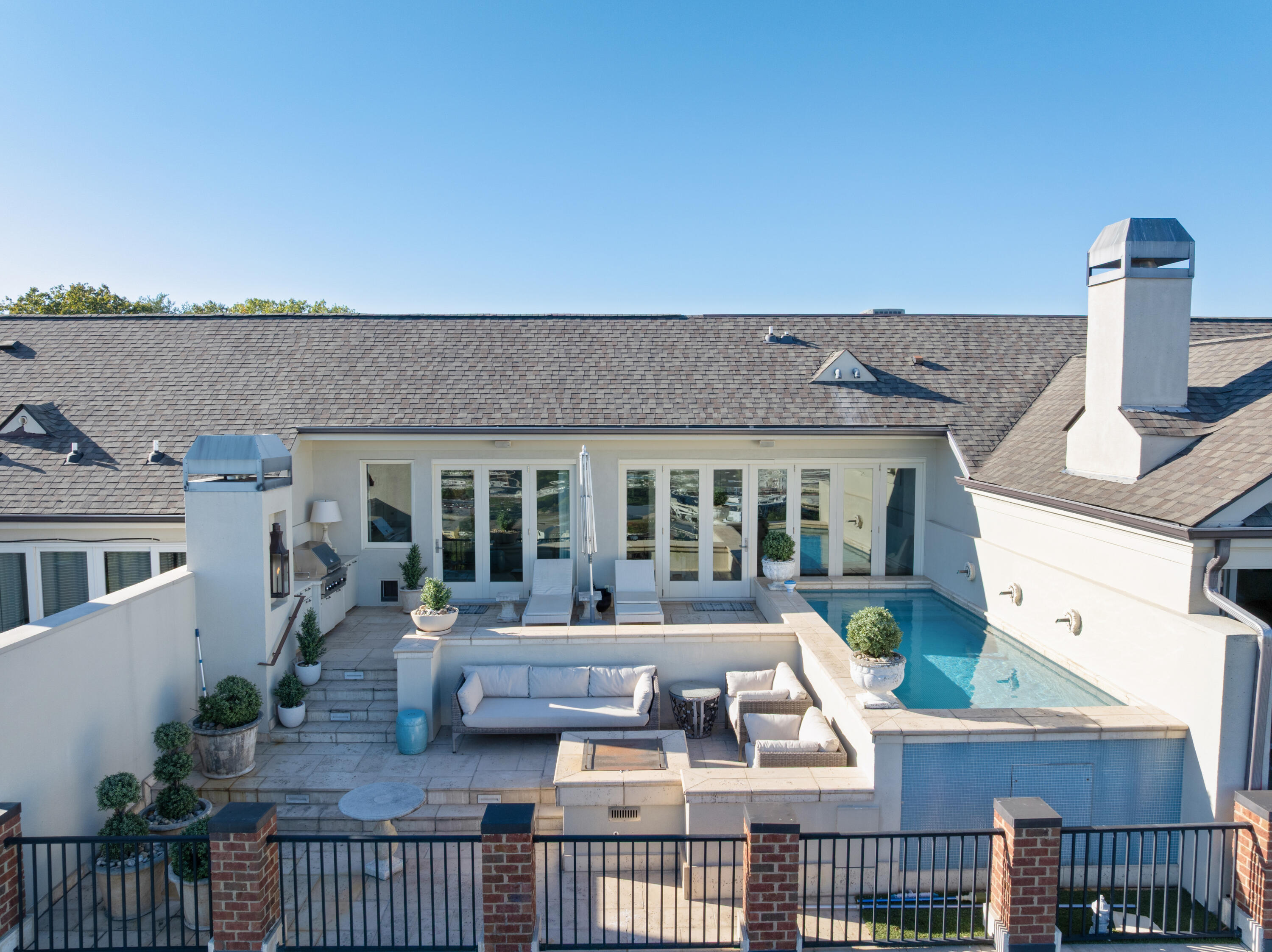 554 Whitehall Road, 124