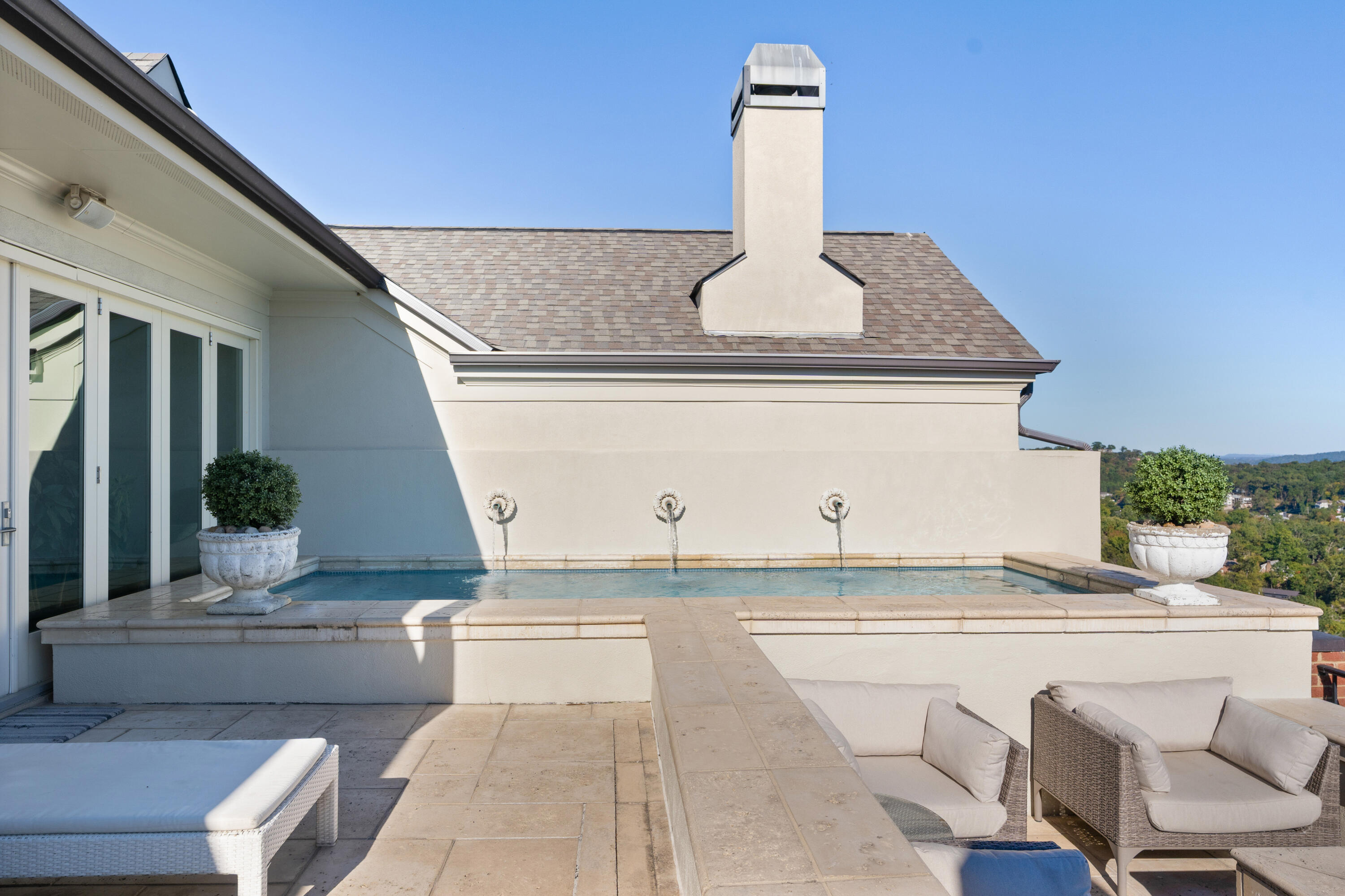 554 Whitehall Road, 124
