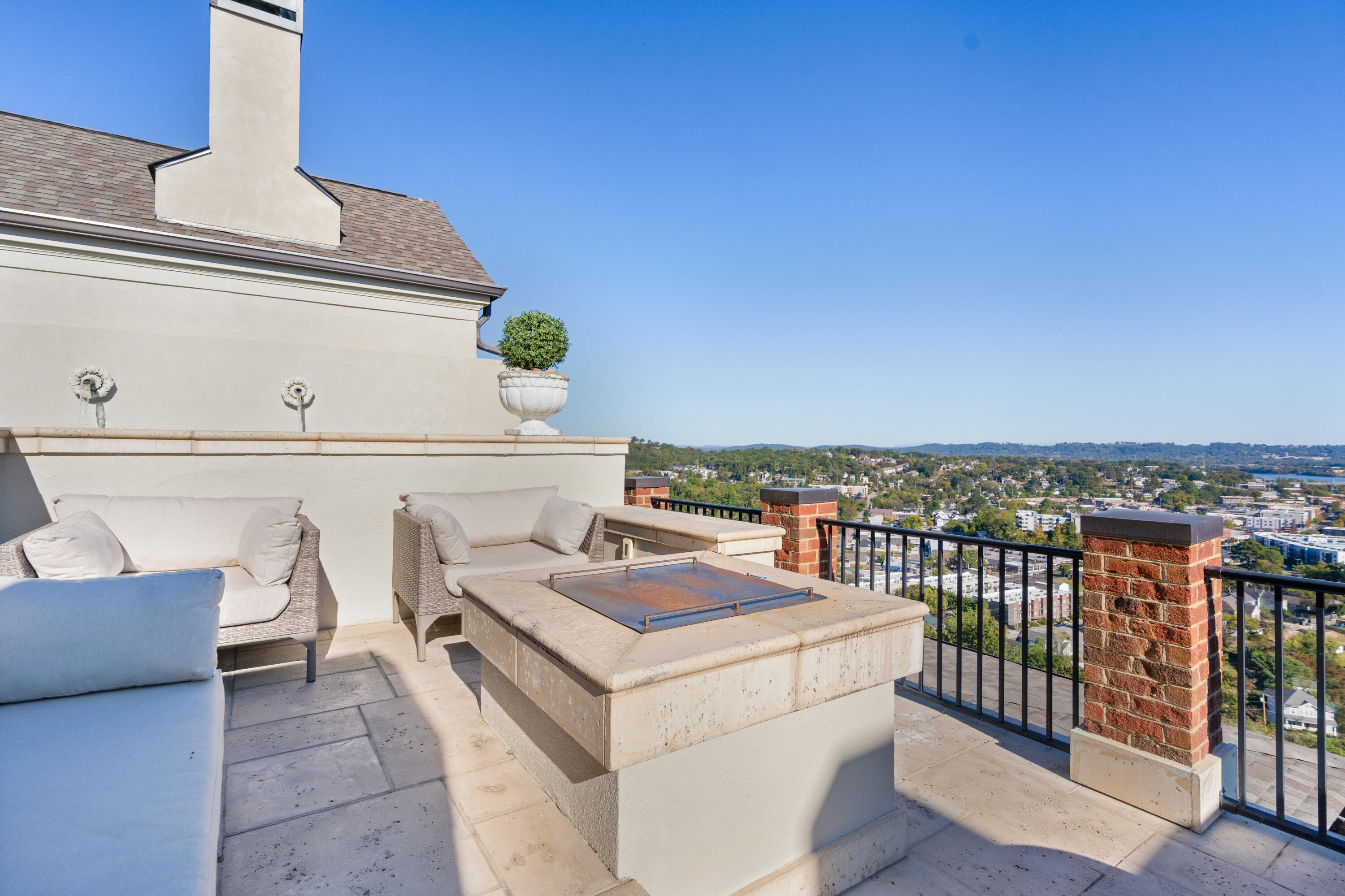 554 Whitehall Road, 124