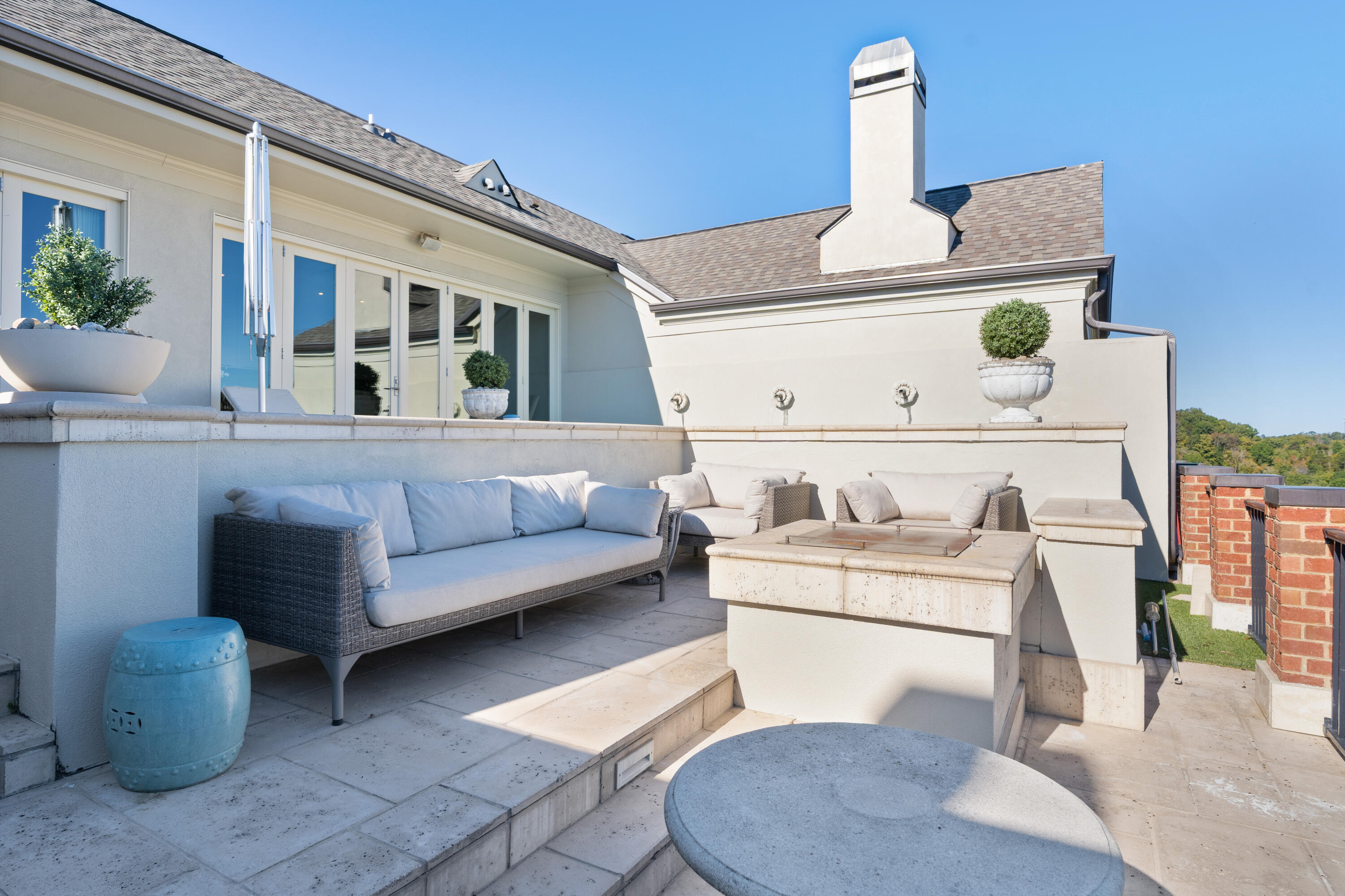 554 Whitehall Road, 124