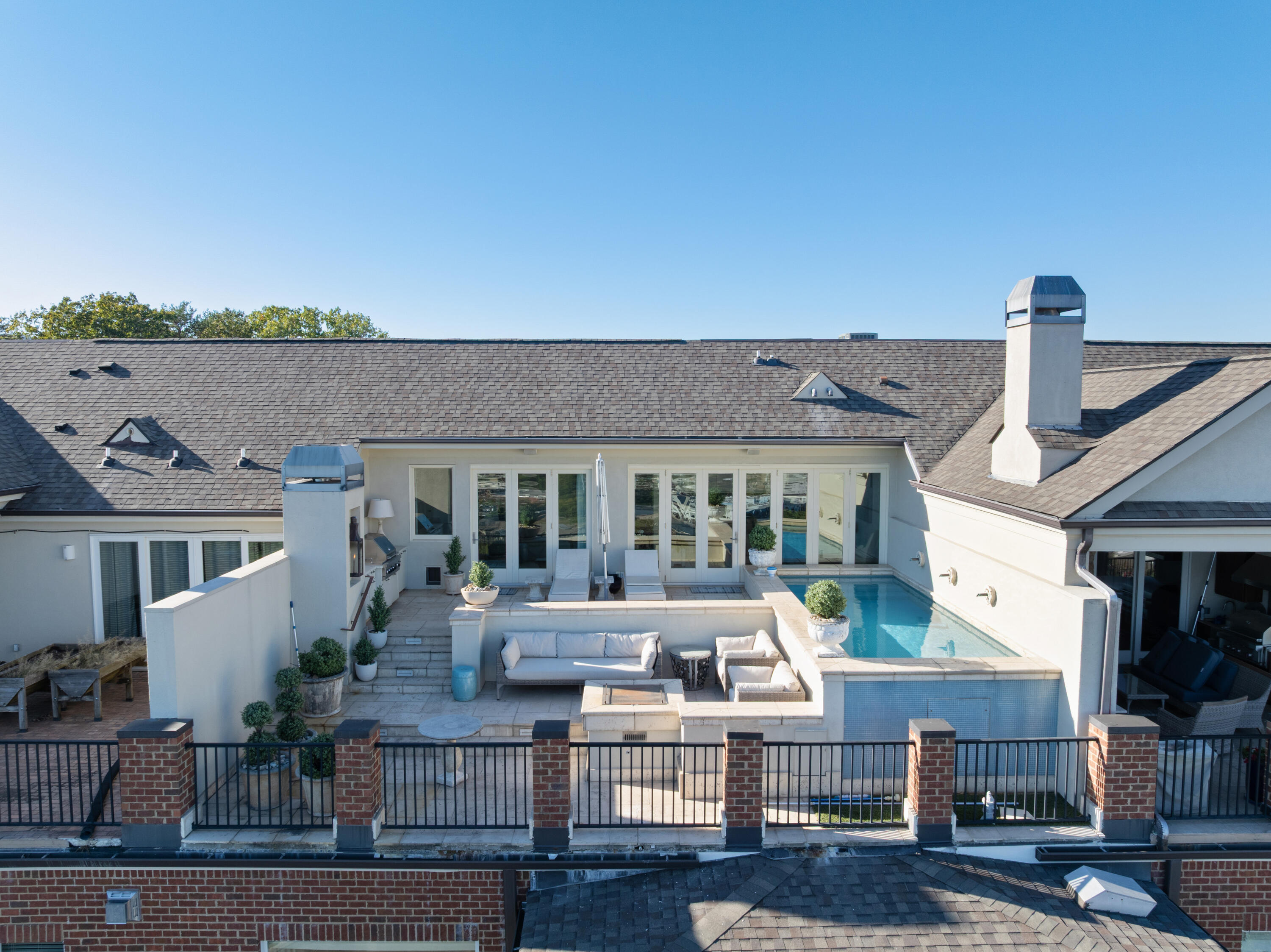 554 Whitehall Road, 124