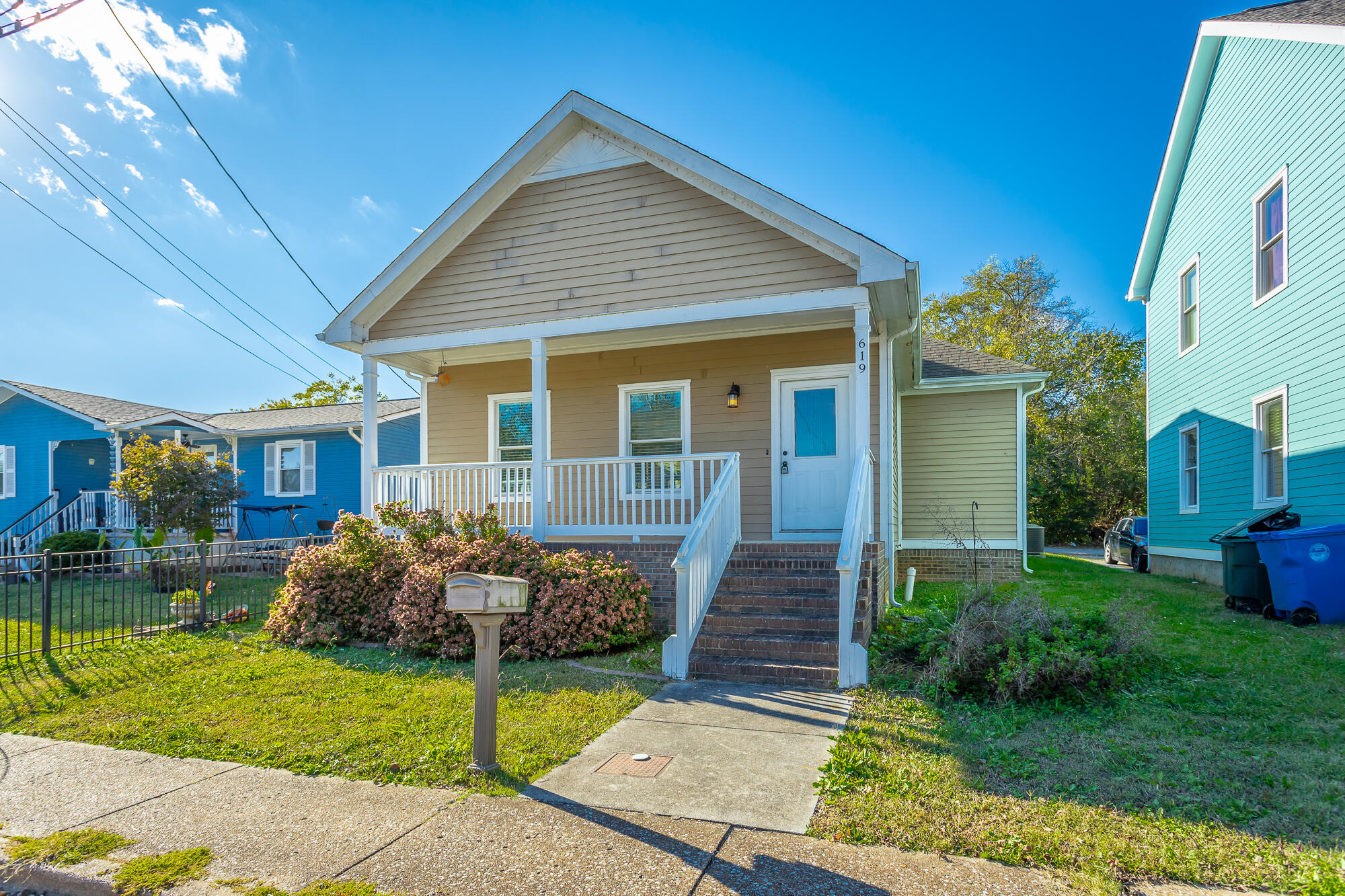 619 N Holly Street