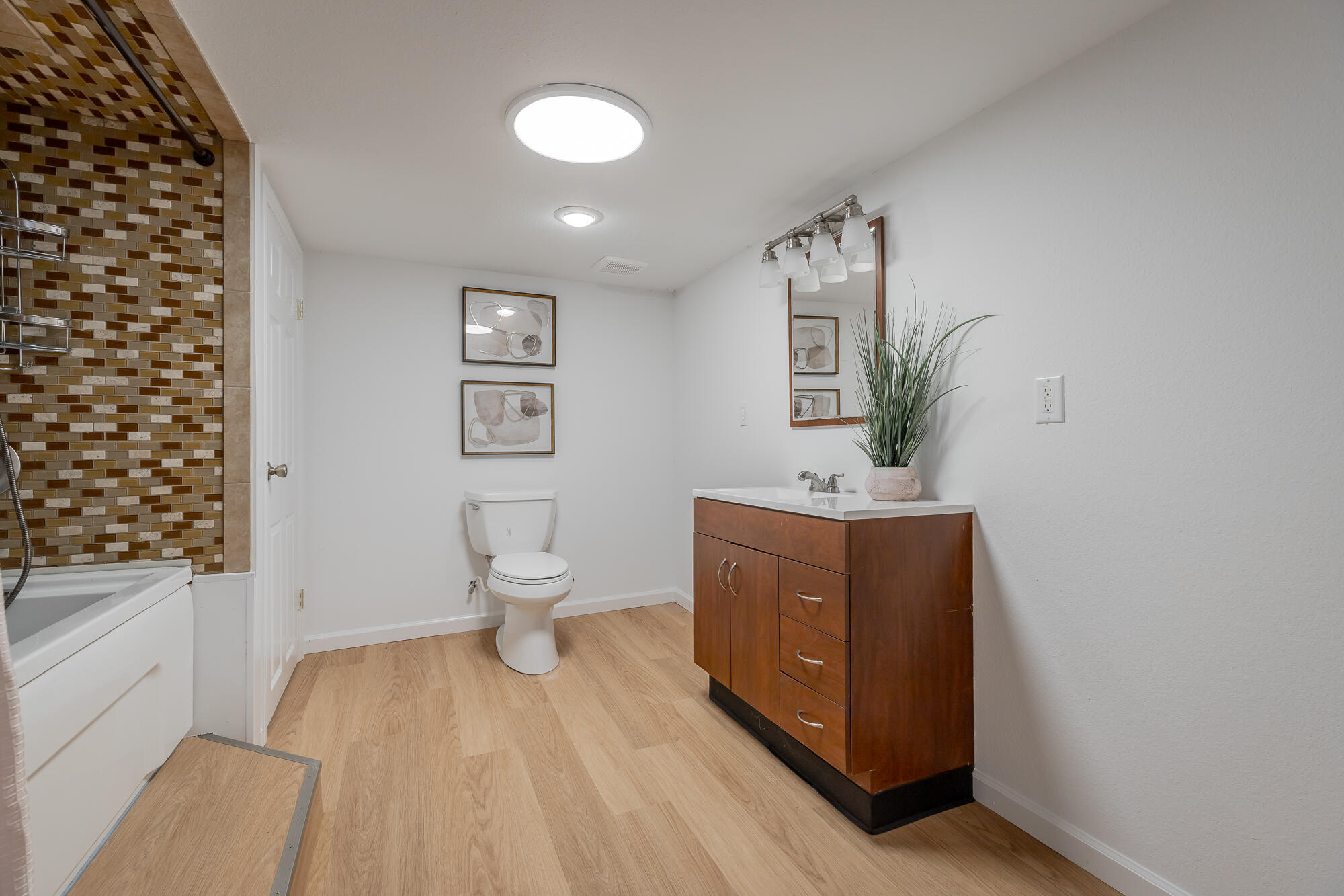 2804 Taft Highway