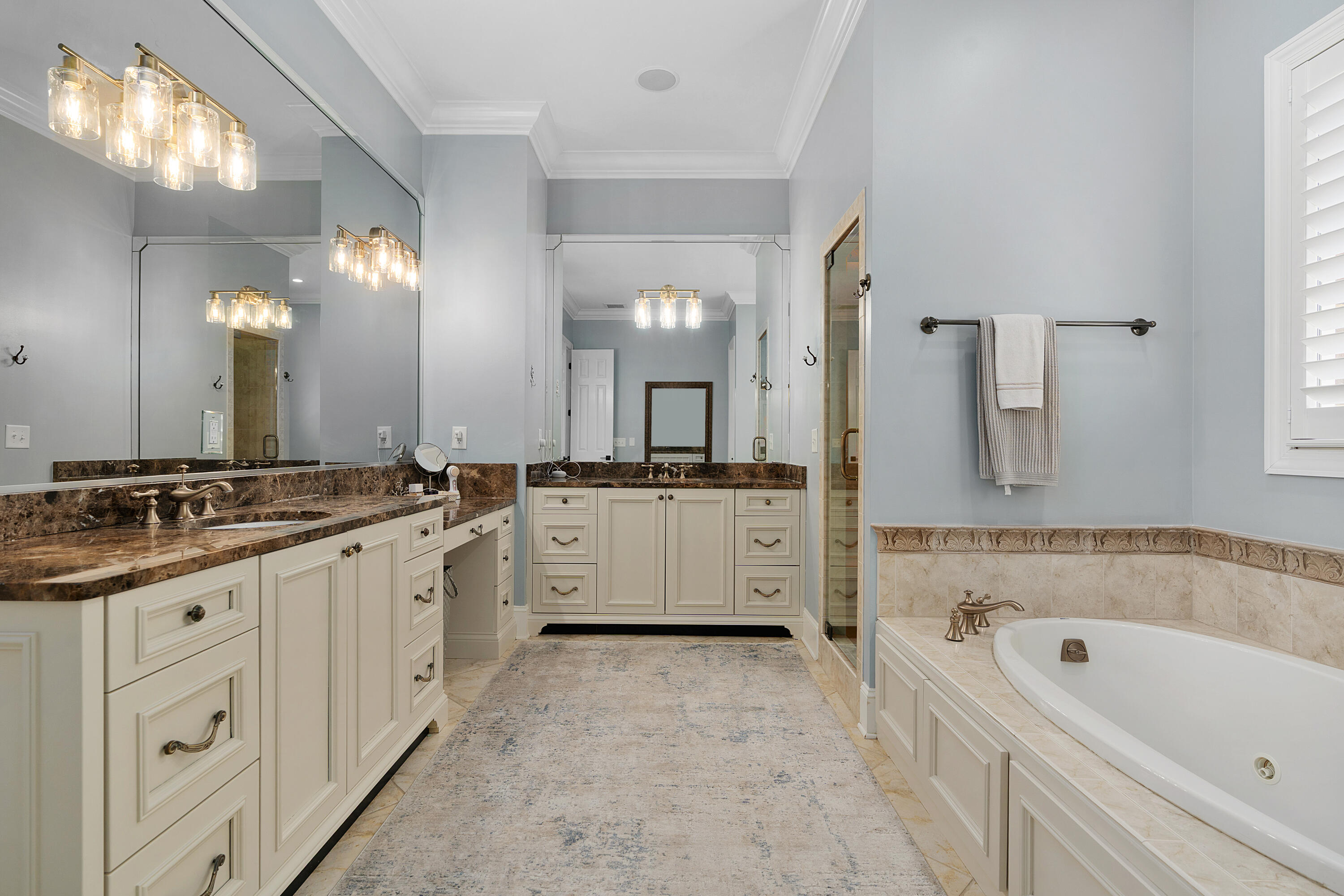6803 Silver Cloud Cove