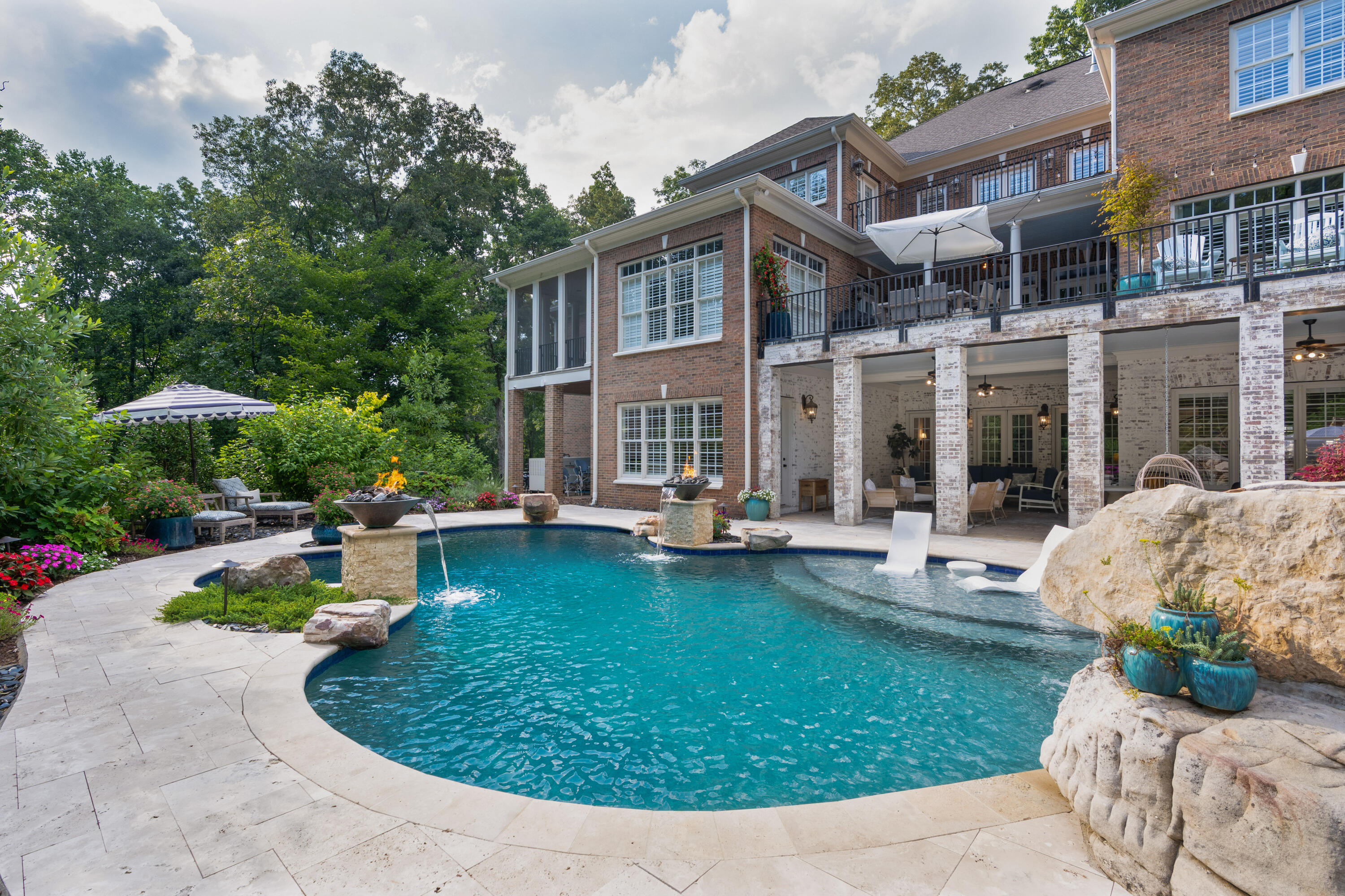 6803 Silver Cloud Cove