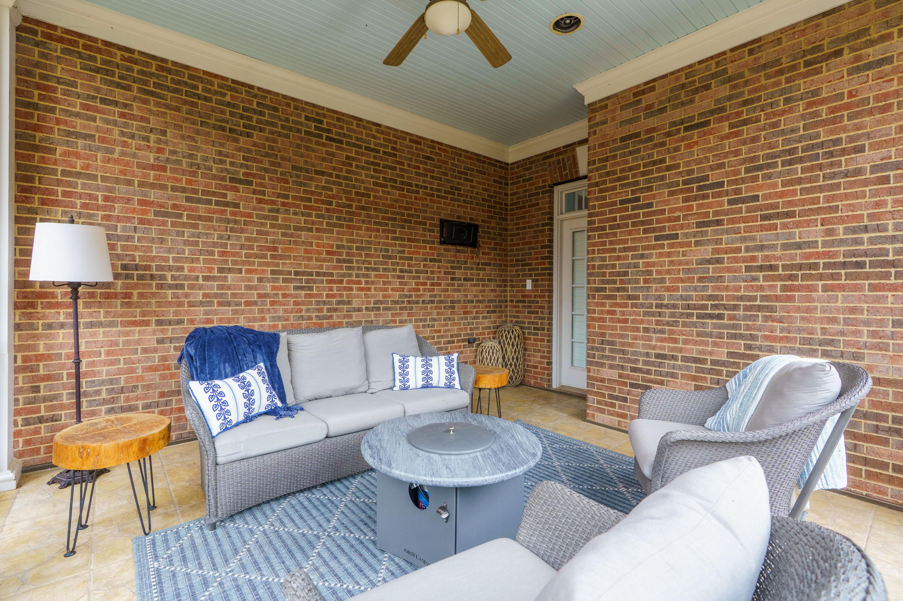6803 Silver Cloud Cove
