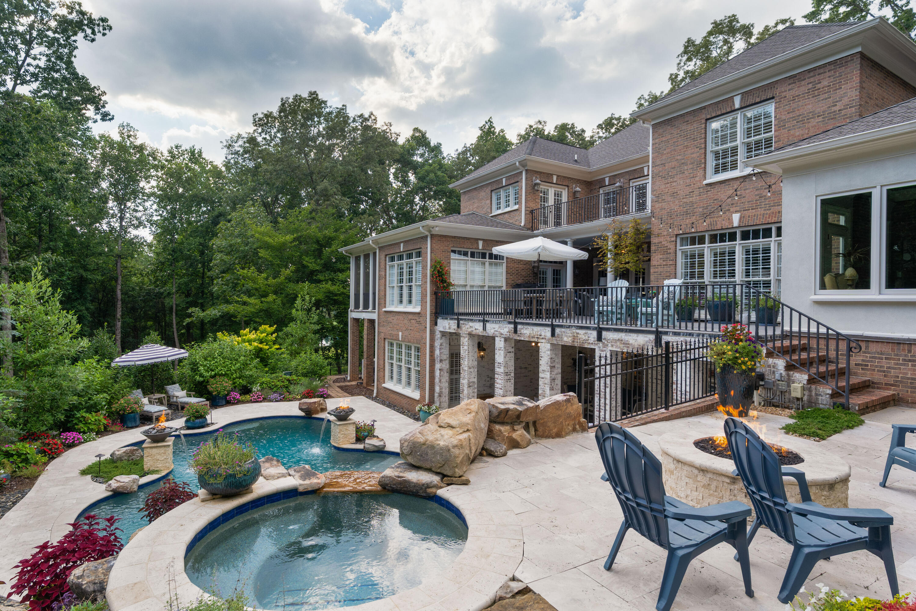 6803 Silver Cloud Cove