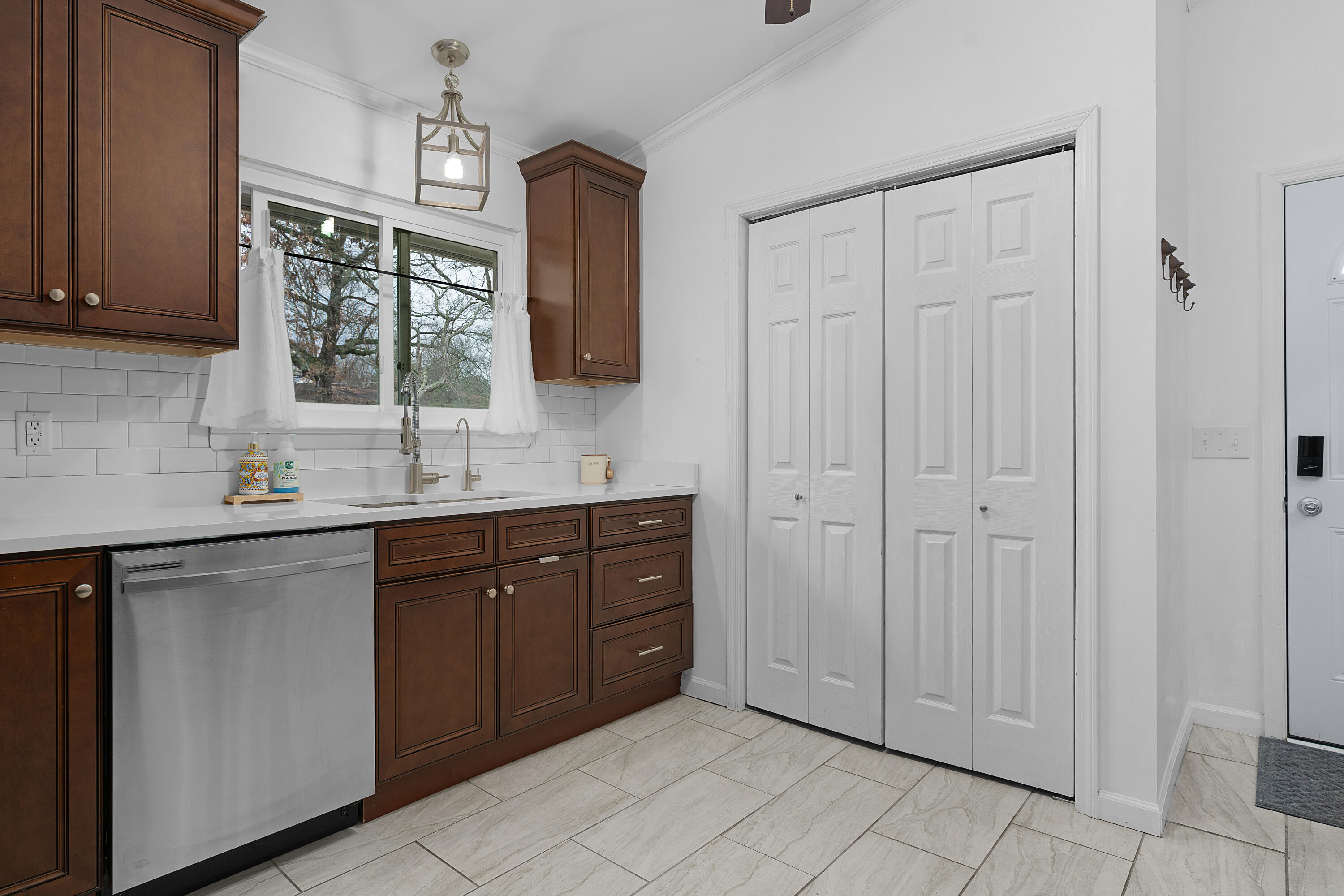 1329 Highland Way
