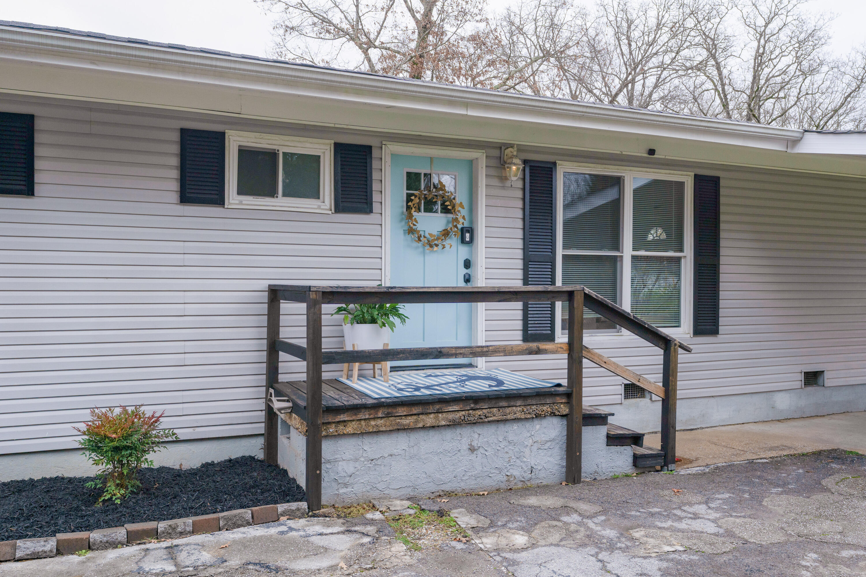 1329 Highland Way