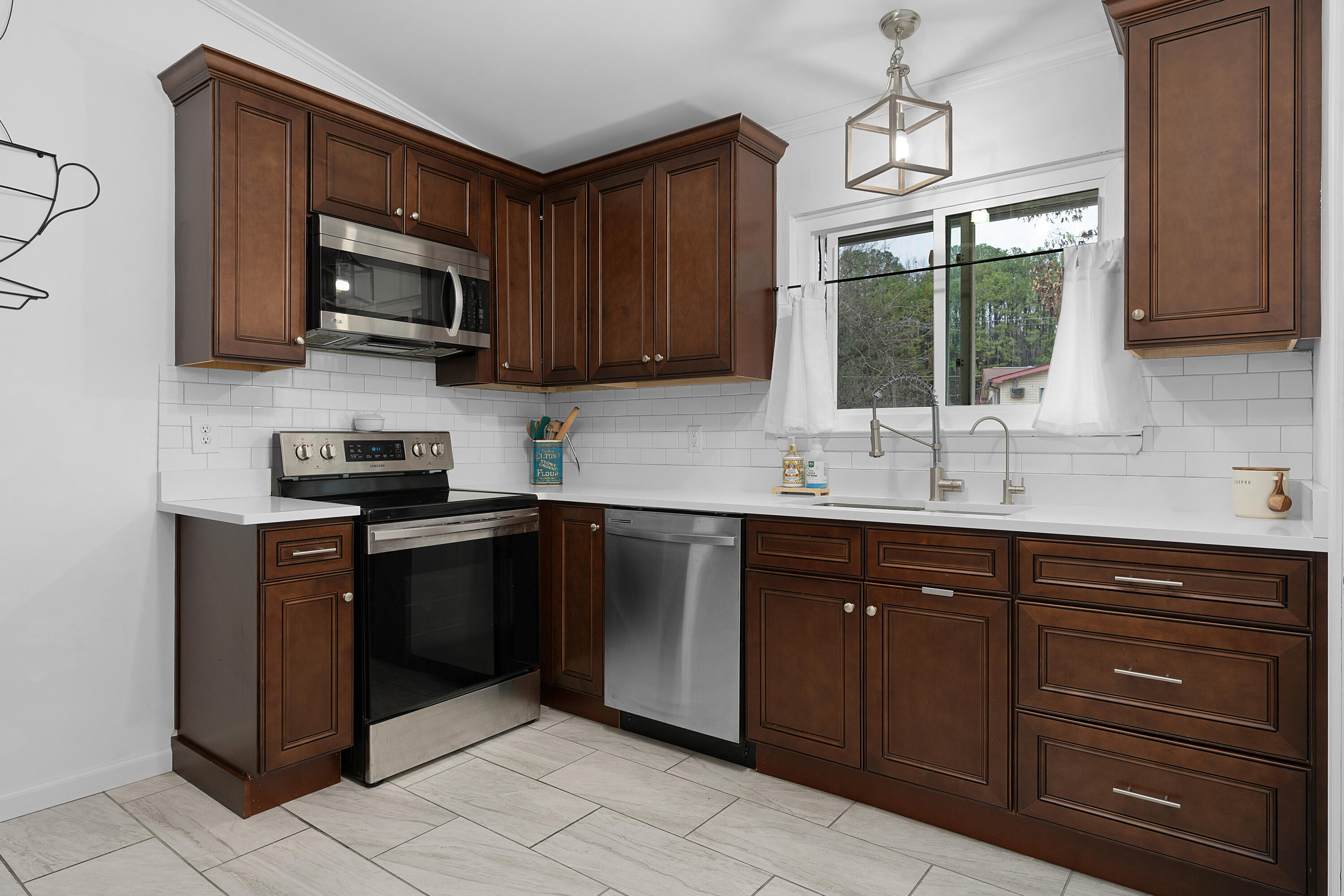 1329 Highland Way