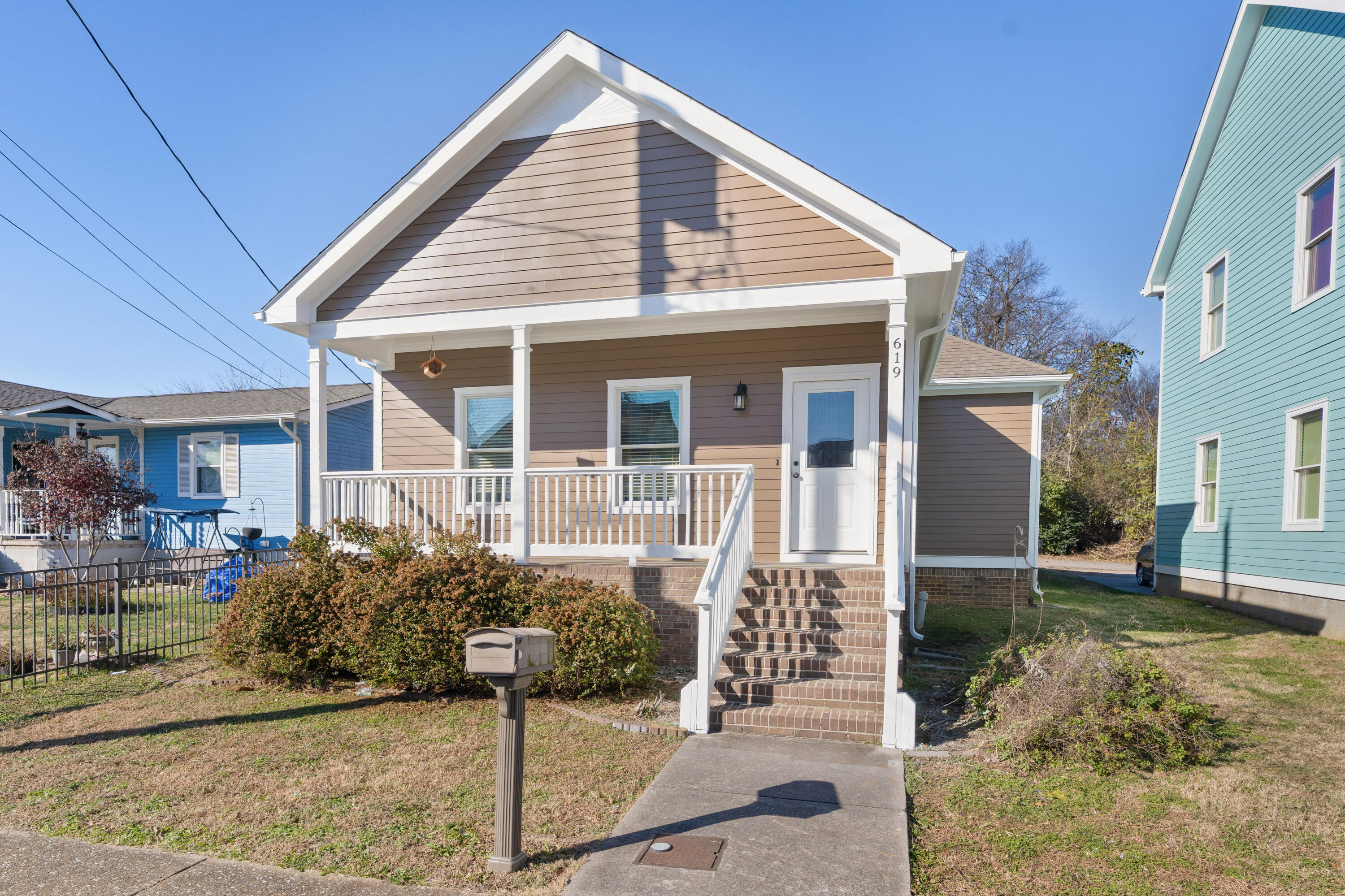 619 N Holly Street