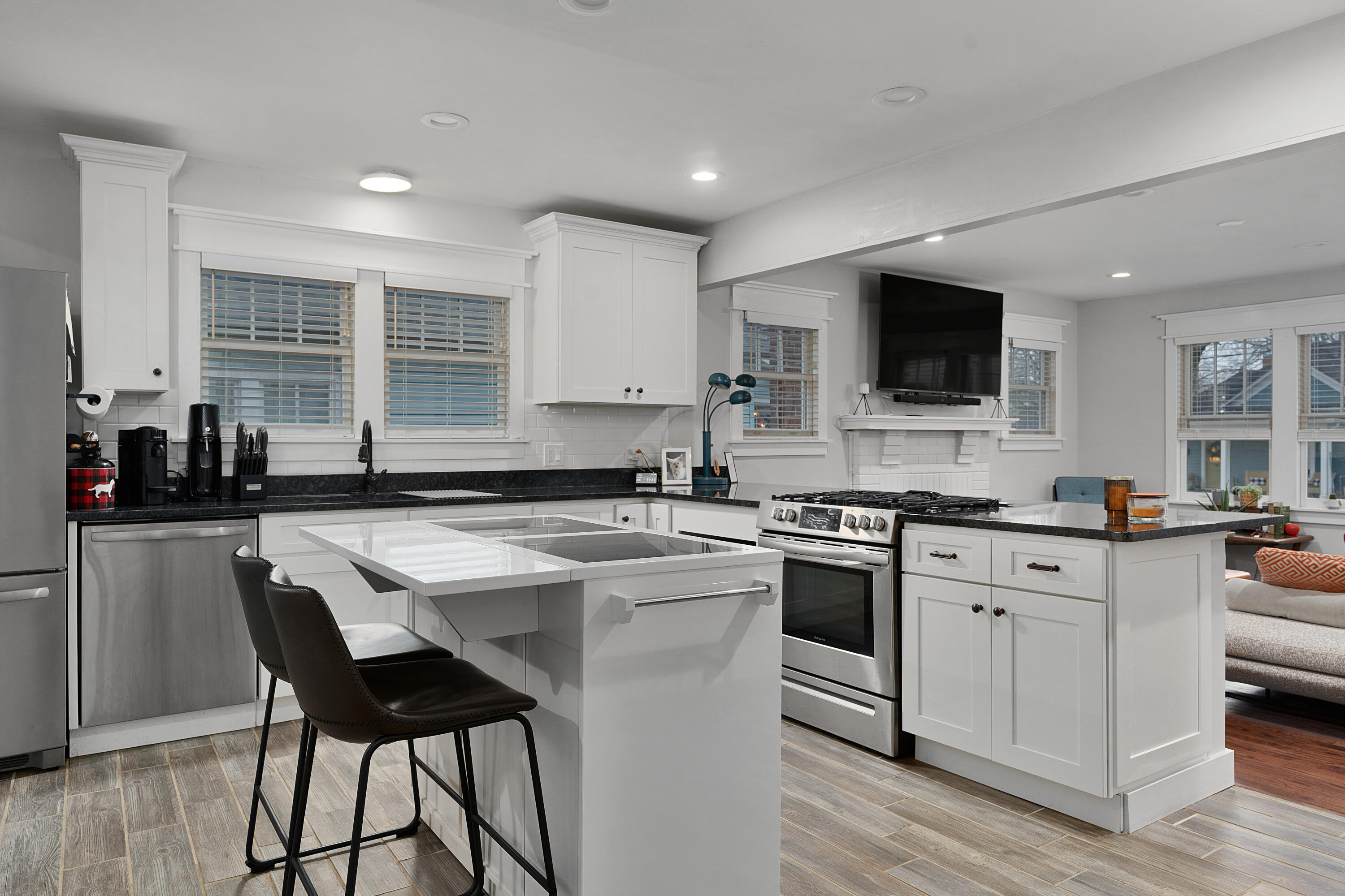 1609 W 51st Street