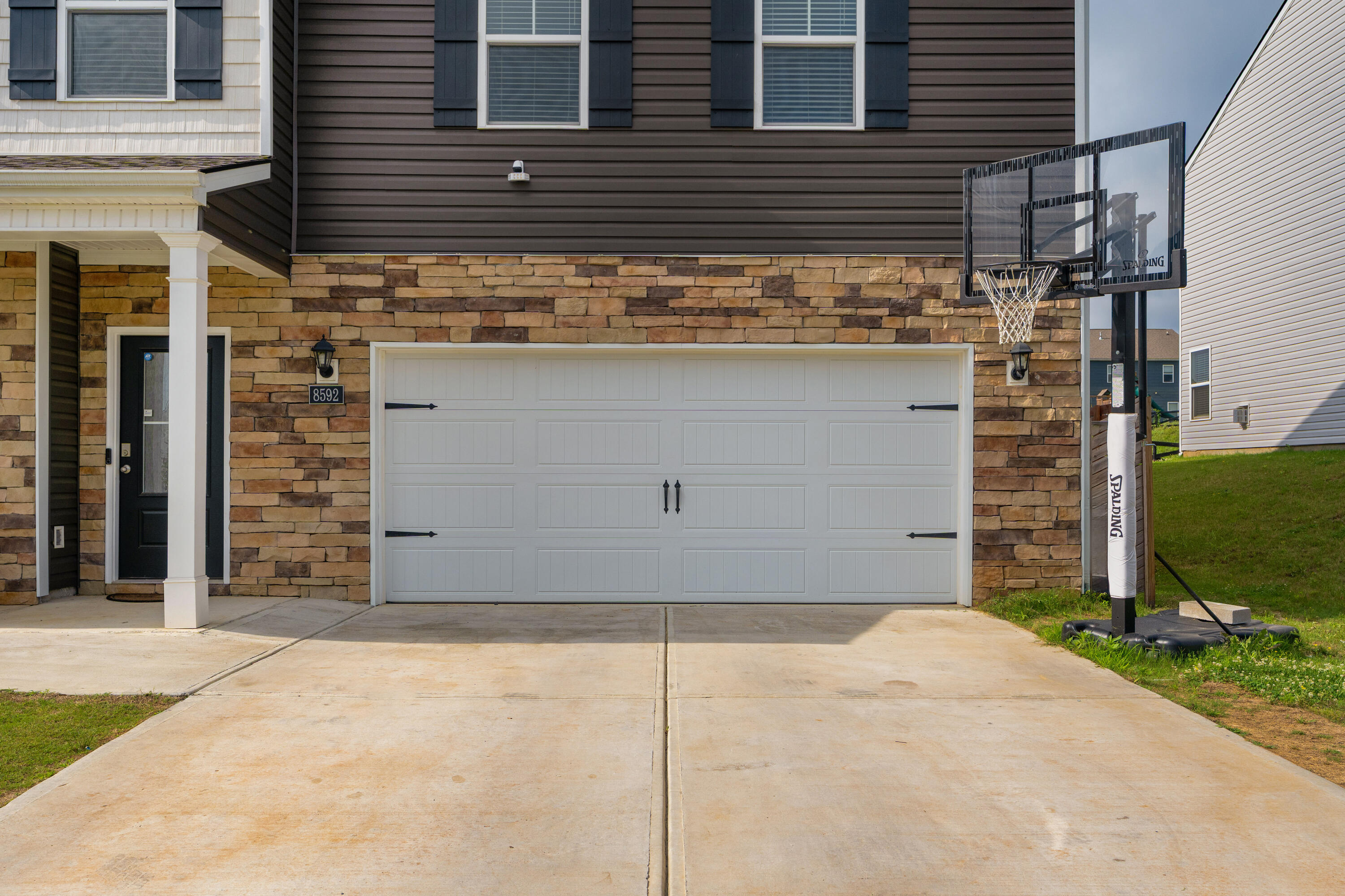 8592 Raspberry Way
