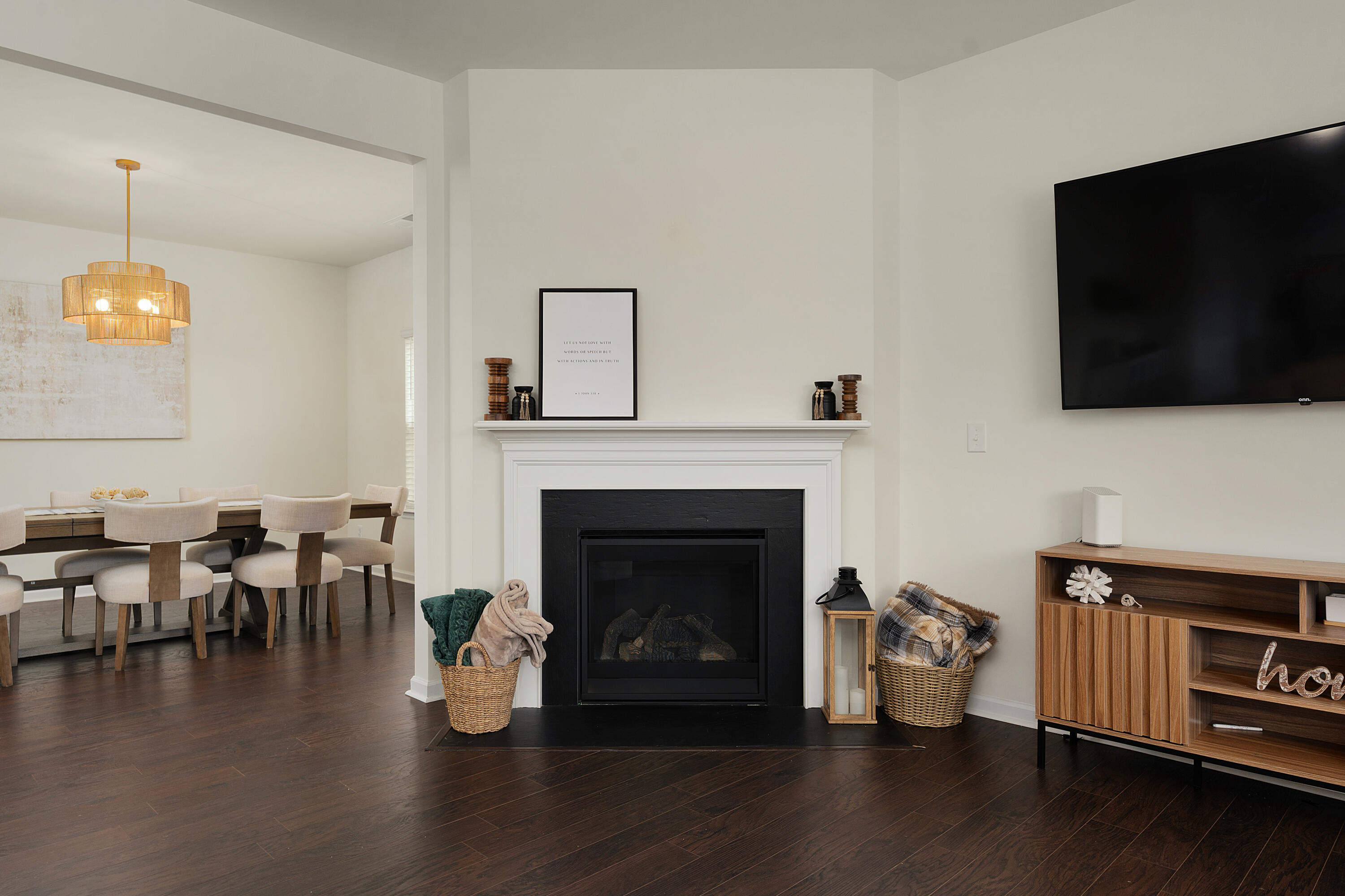 8592 Raspberry Way