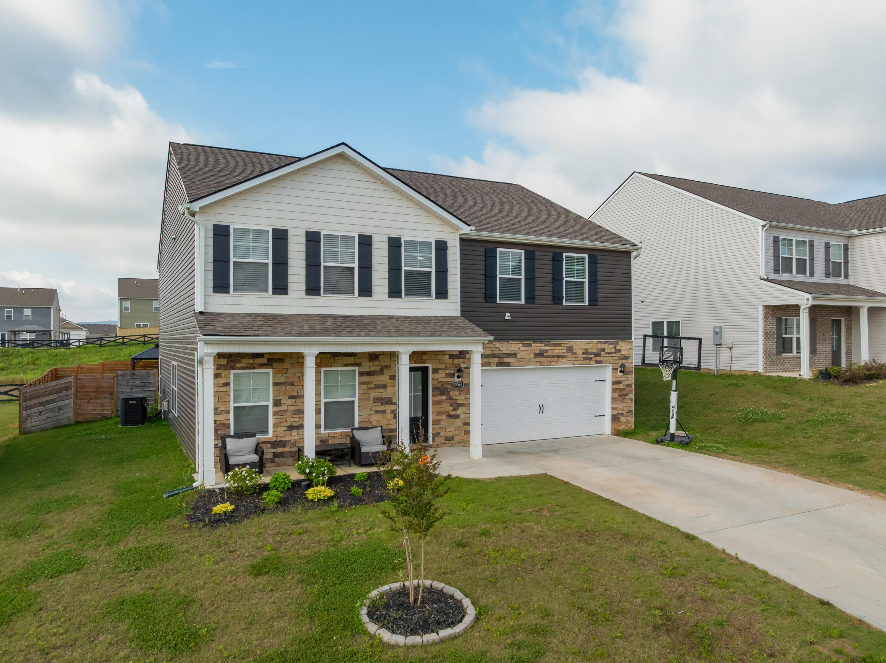 8592 Raspberry Way