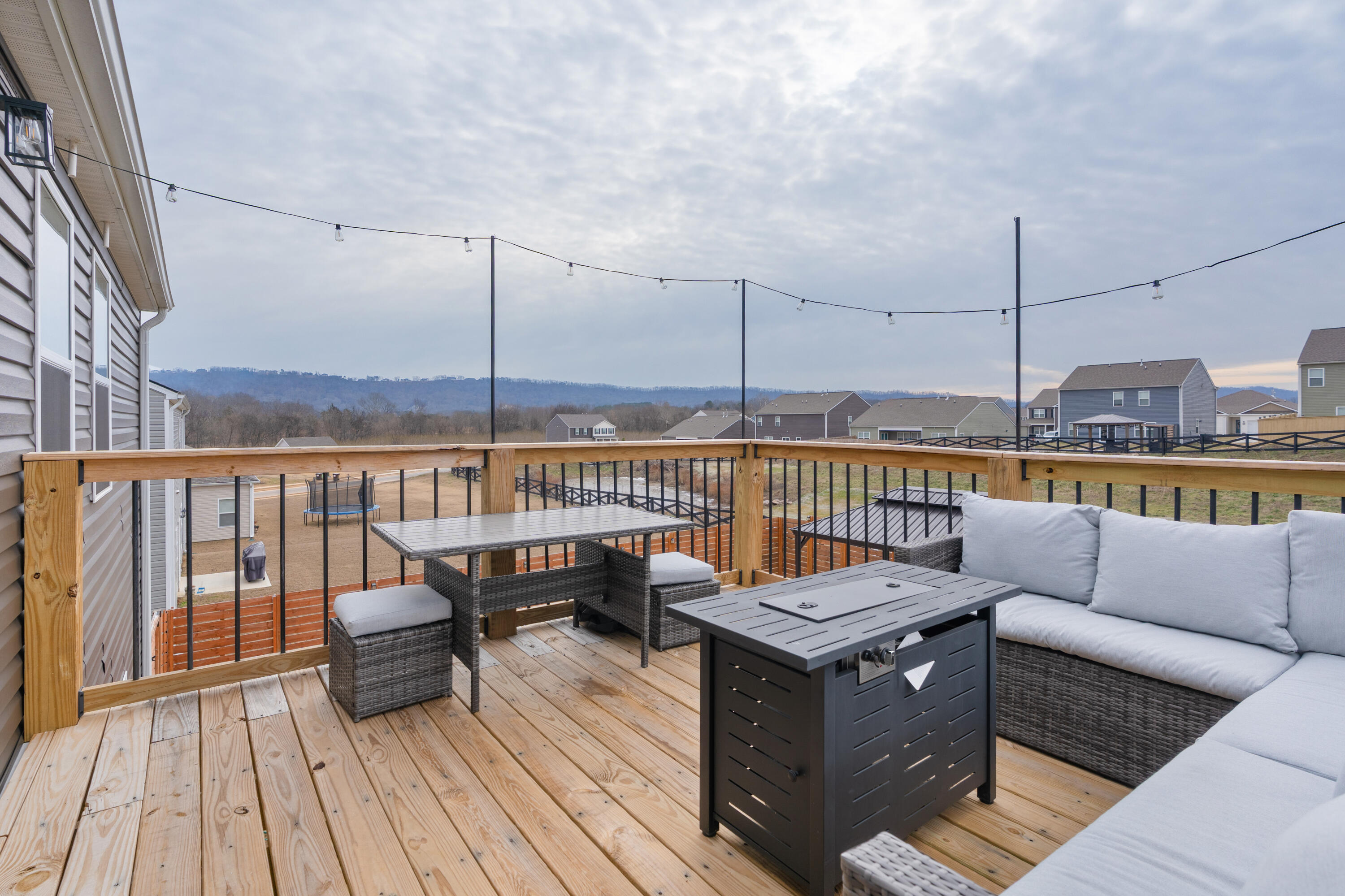 8592 Raspberry Way