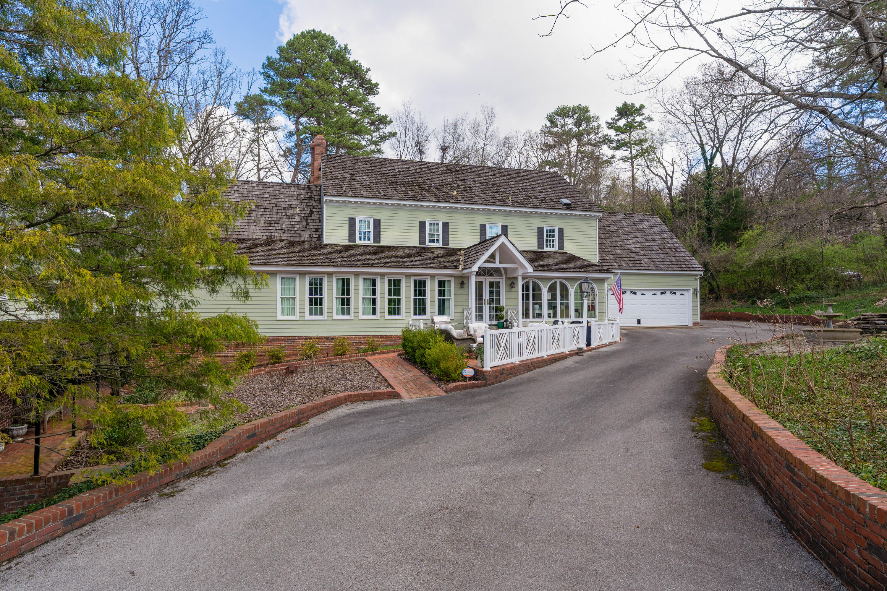 1301 Woodhill Drive