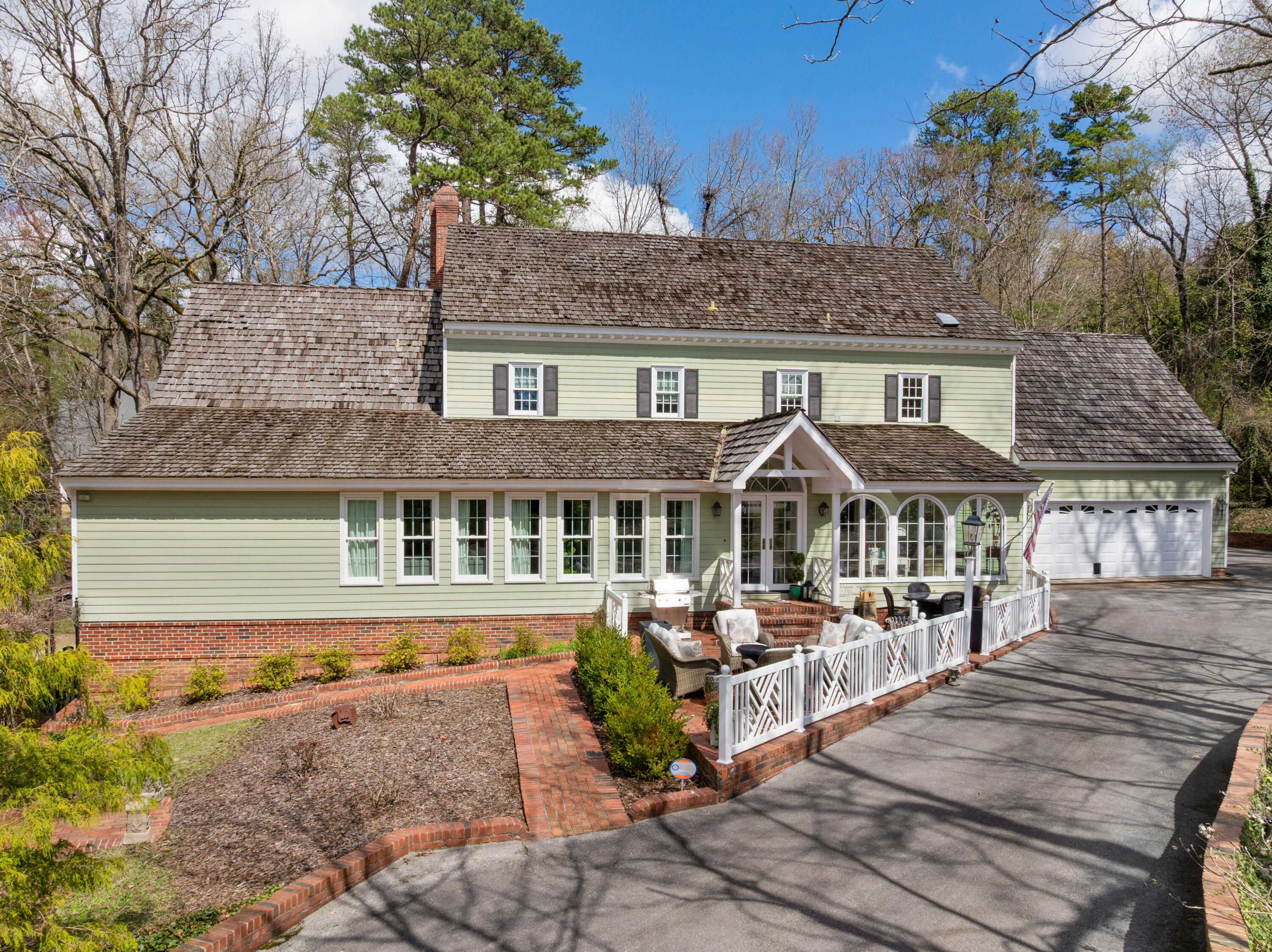 1301 Woodhill Drive
