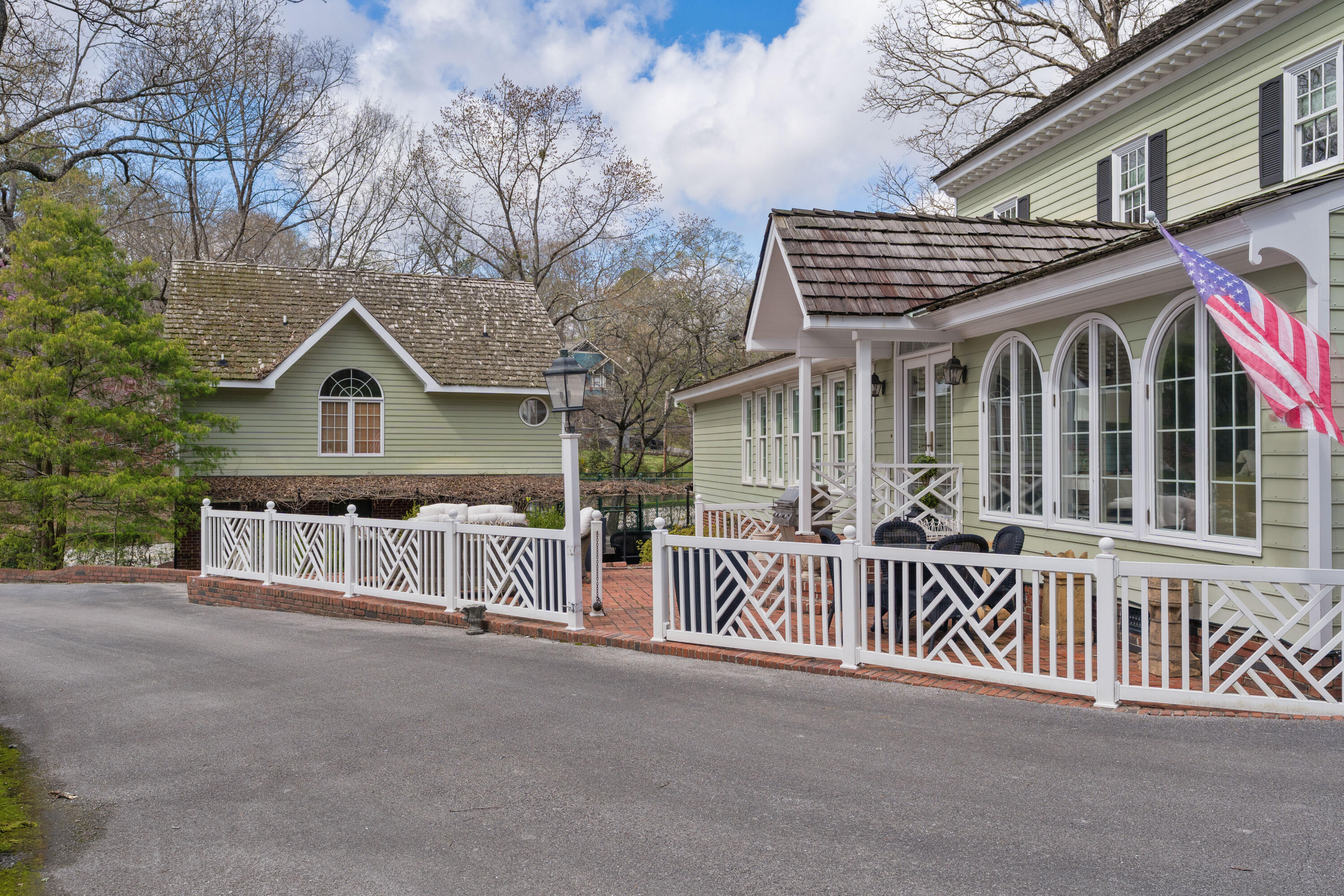 1301 Woodhill Drive