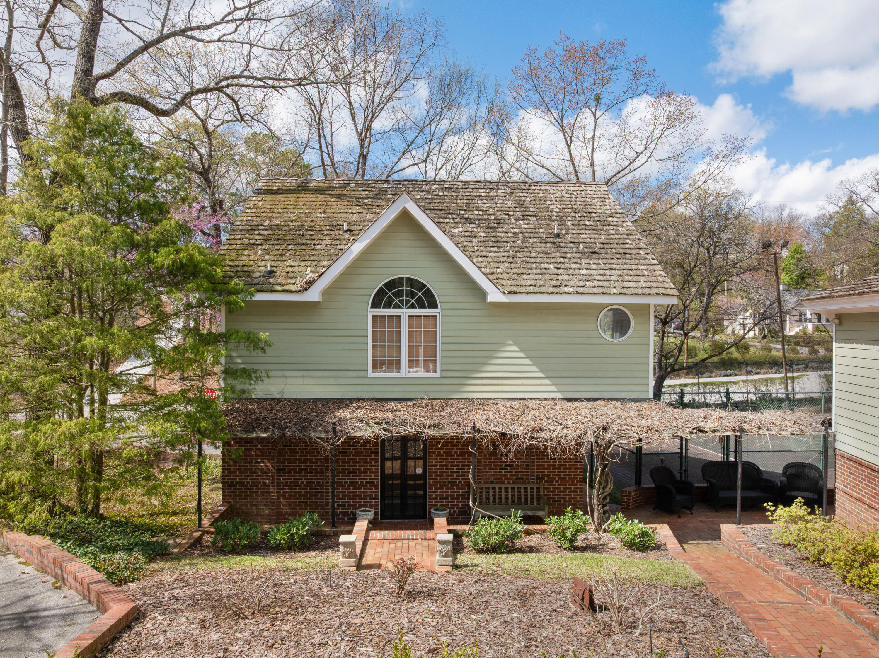 1301 Woodhill Drive