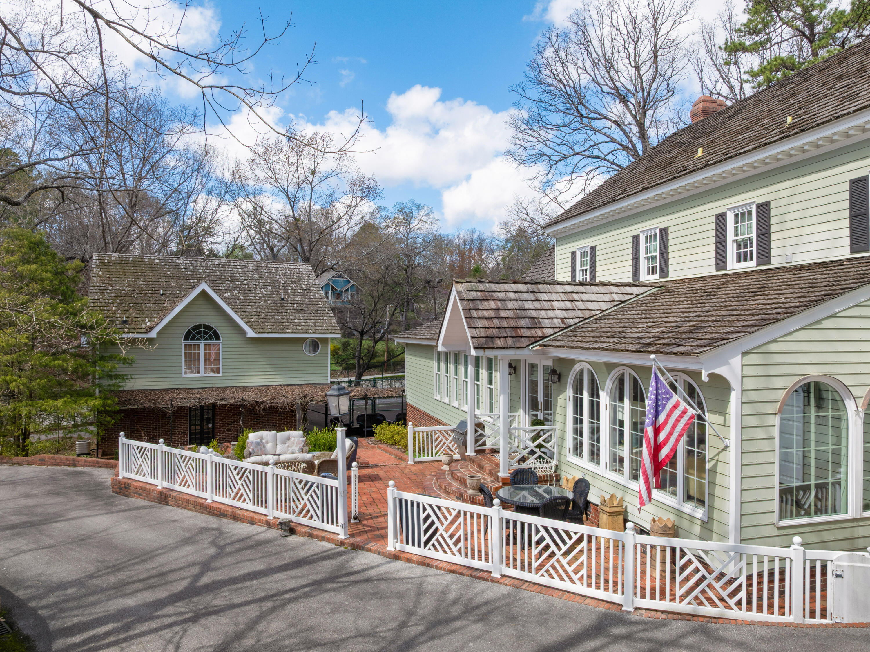 1301 Woodhill Drive