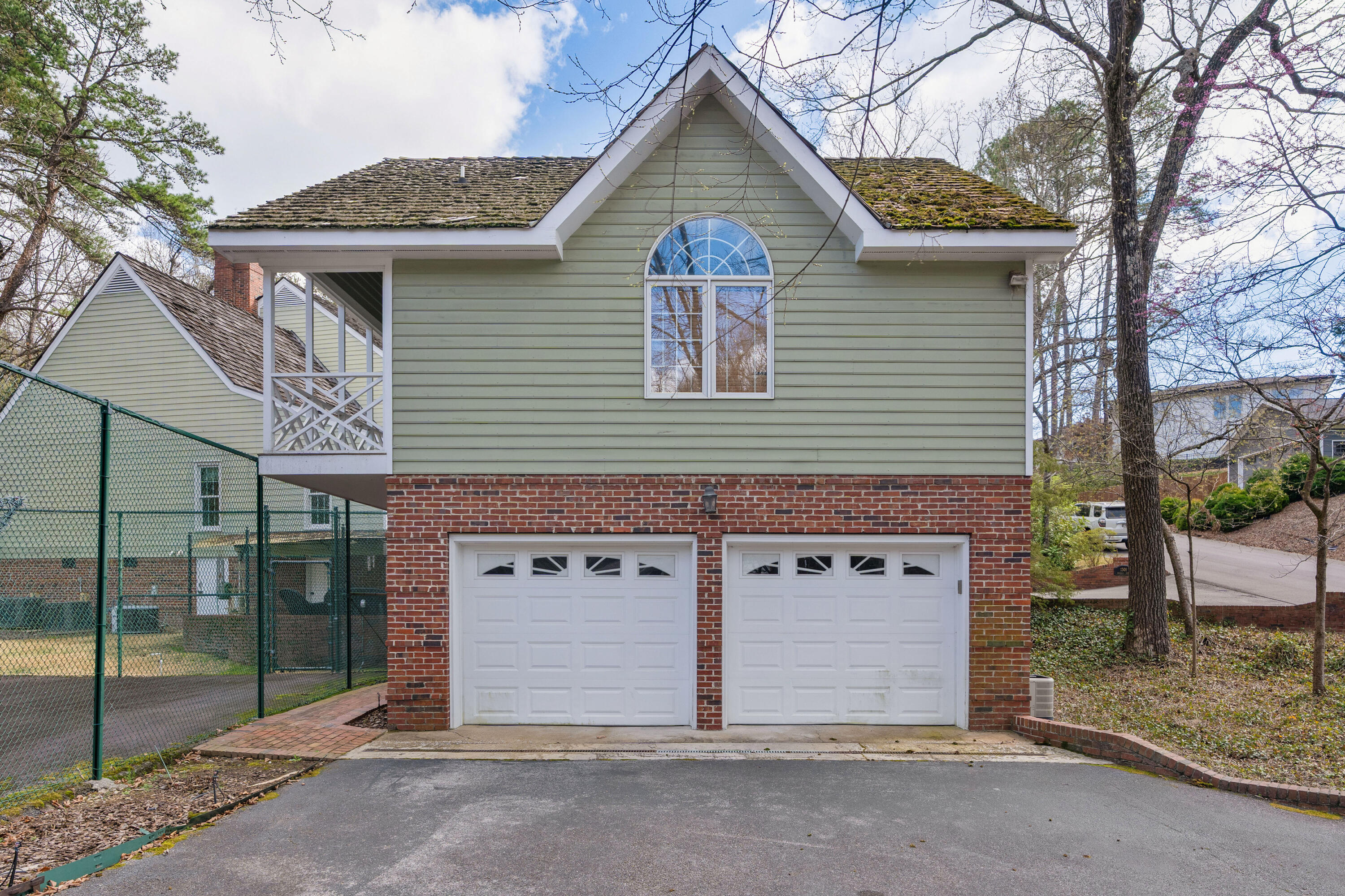 1301 Woodhill Drive
