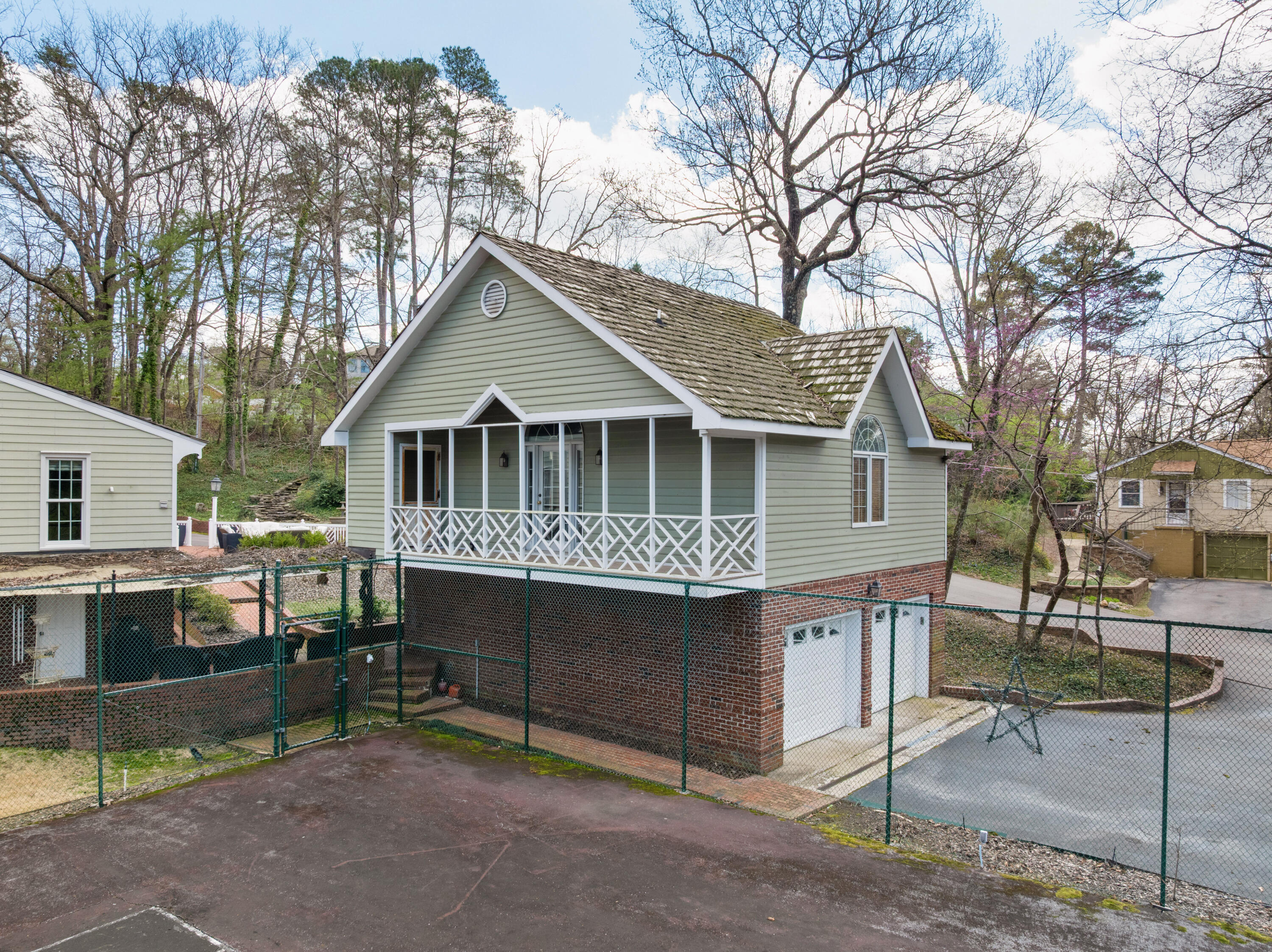 1301 Woodhill Drive