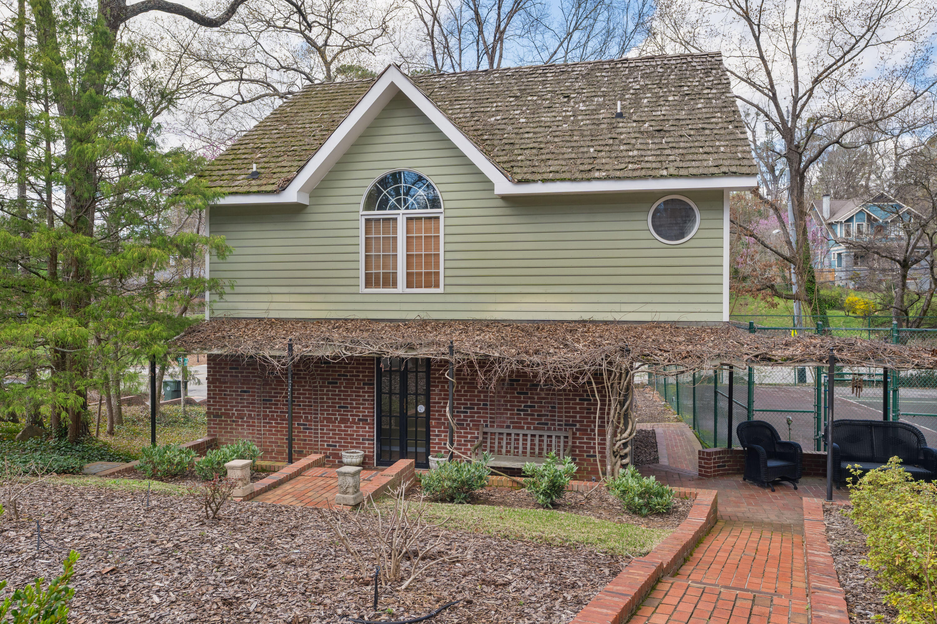 1301 Woodhill Drive