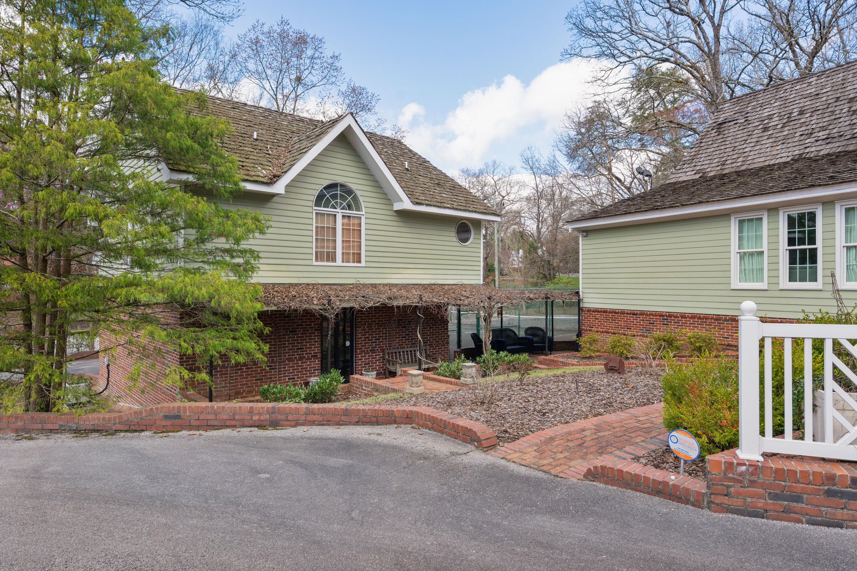 1301 Woodhill Drive