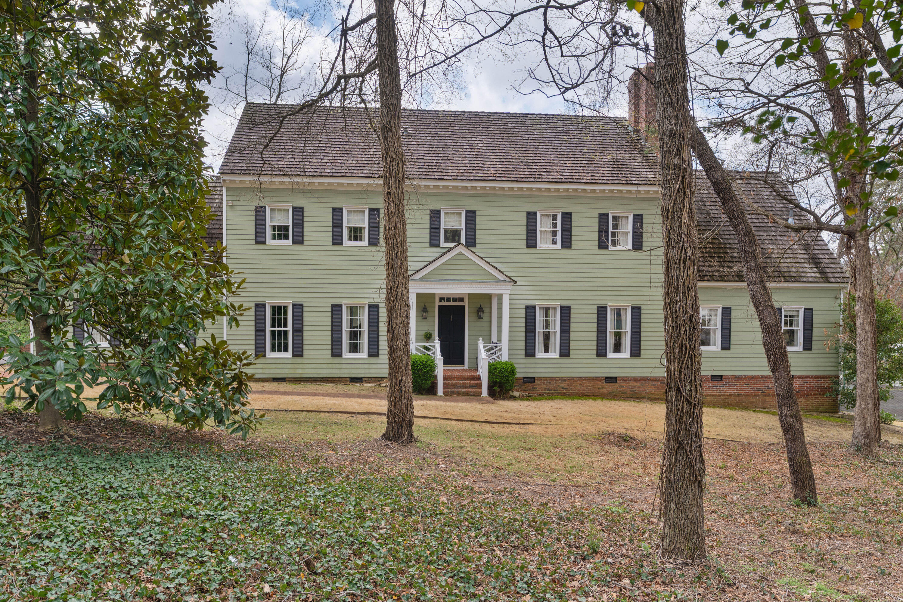 1301 Woodhill Drive