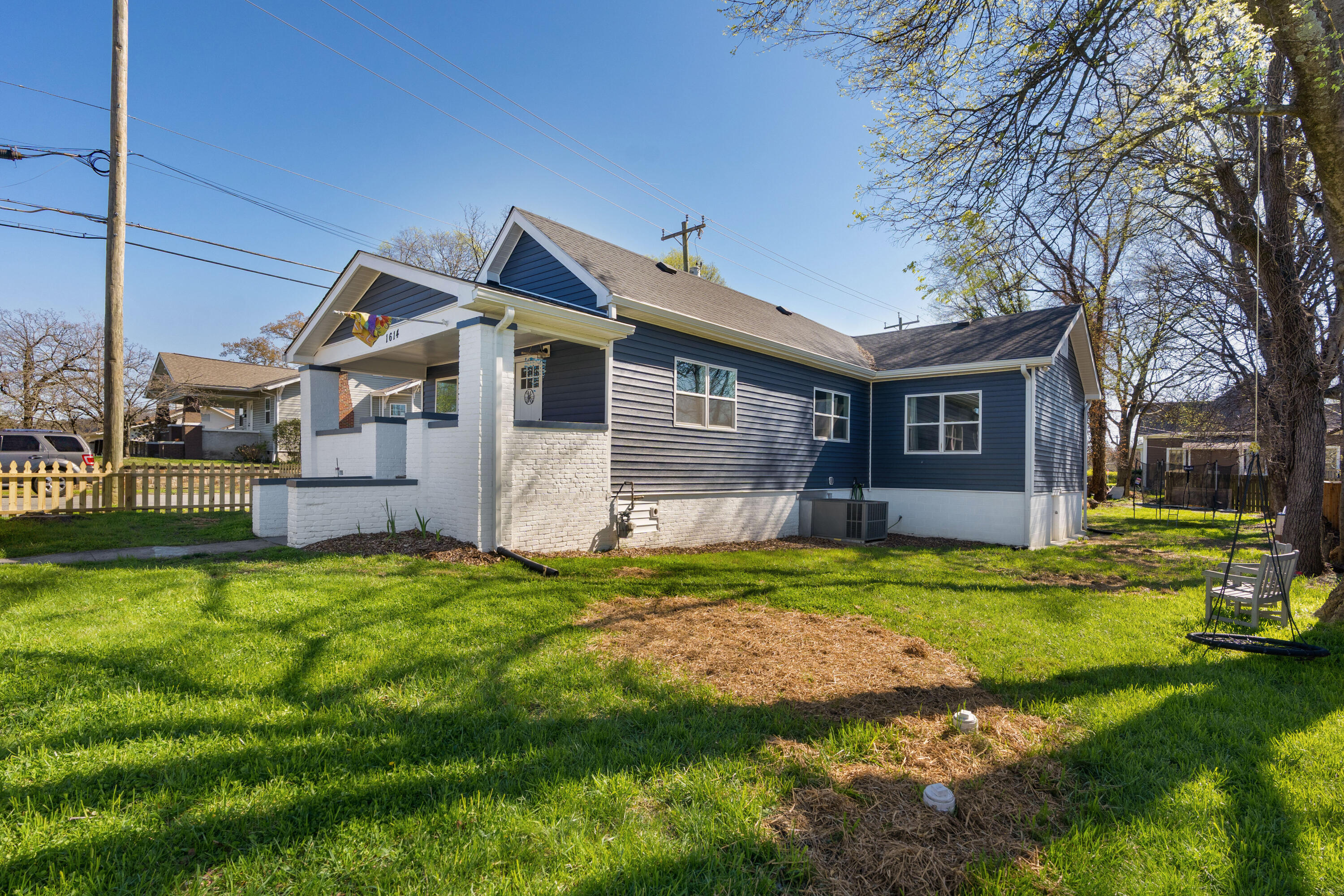 1614 E 12th Street