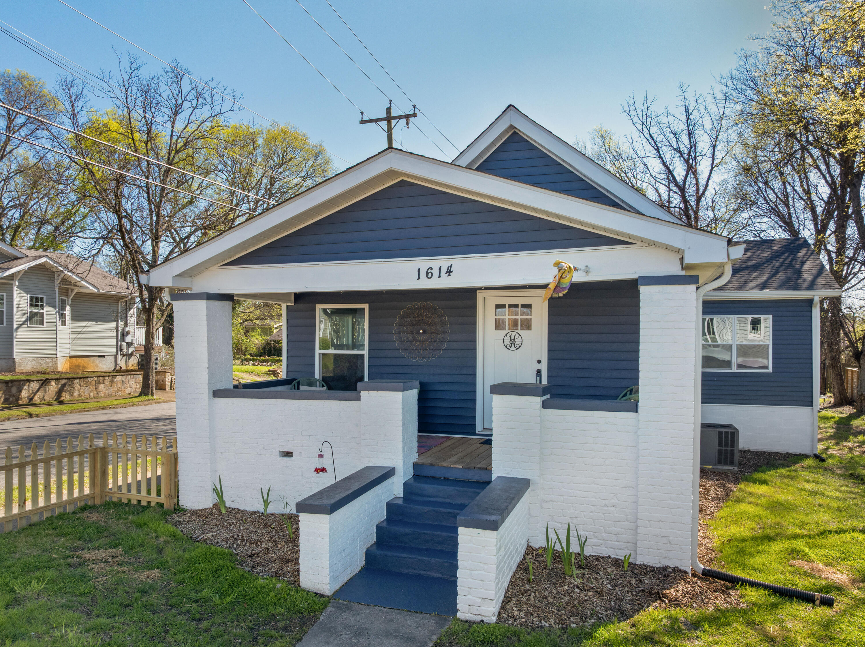 1614 E 12th Street