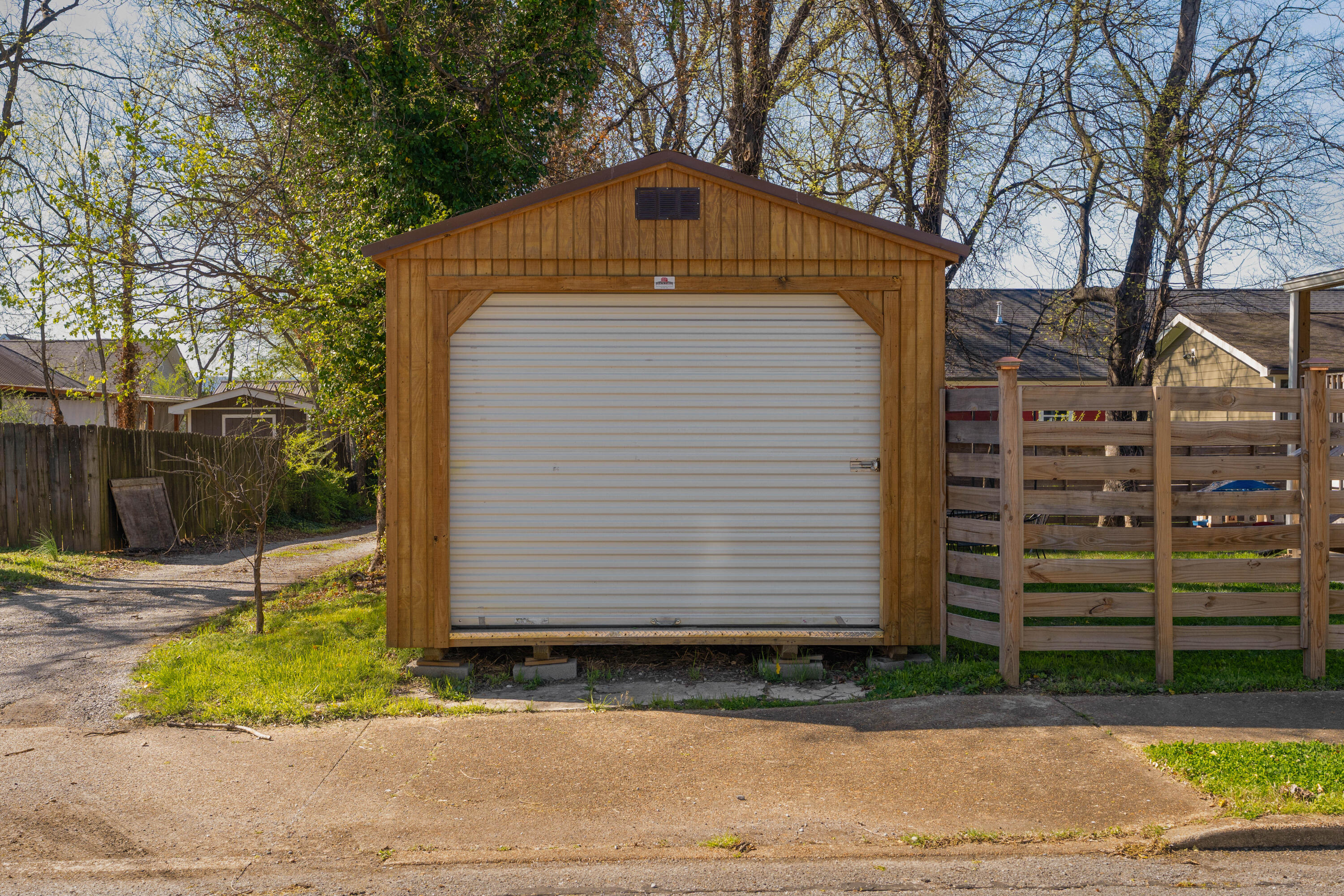 1614 E 12th Street