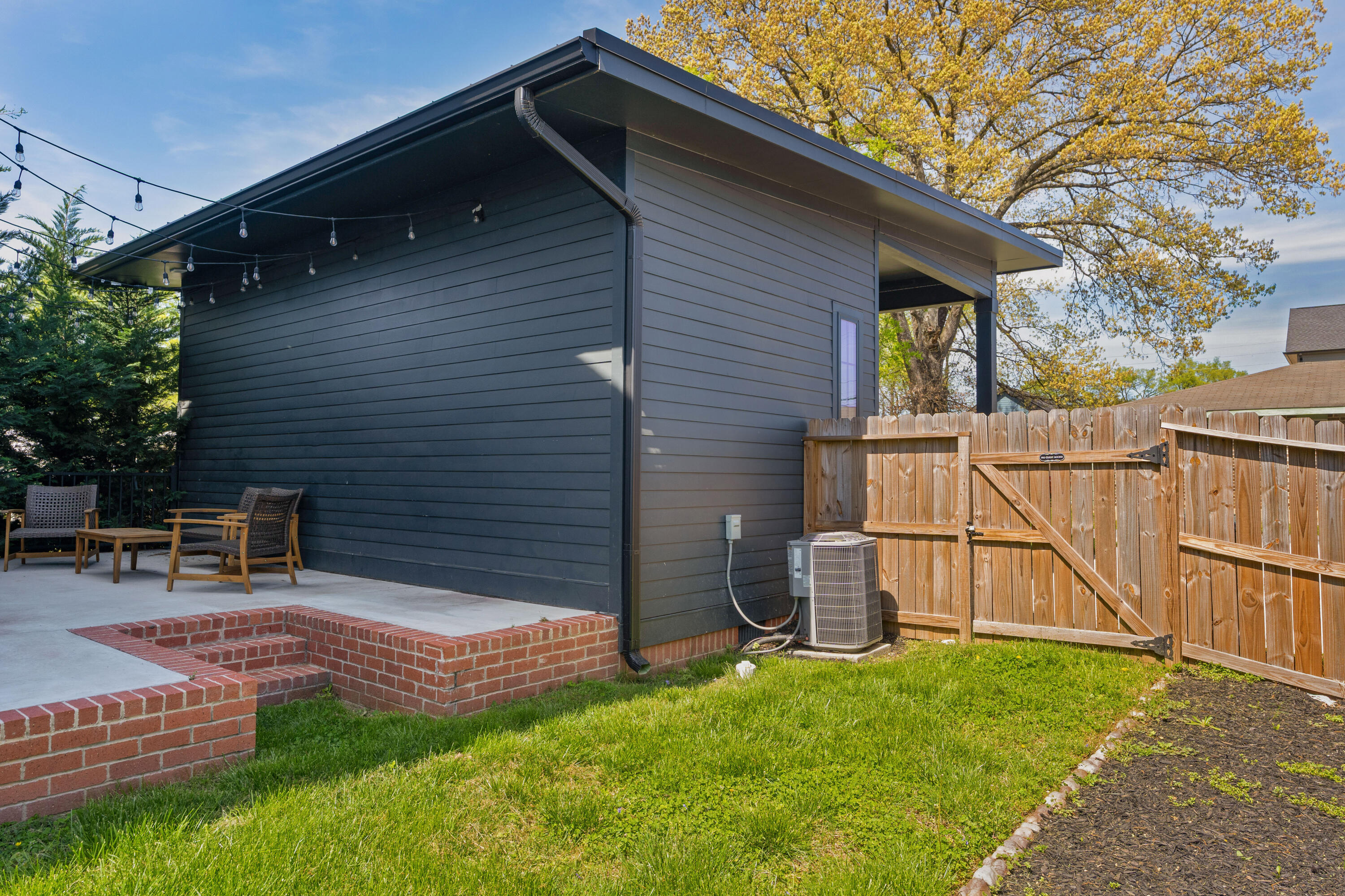 1137 Pierce Avenue