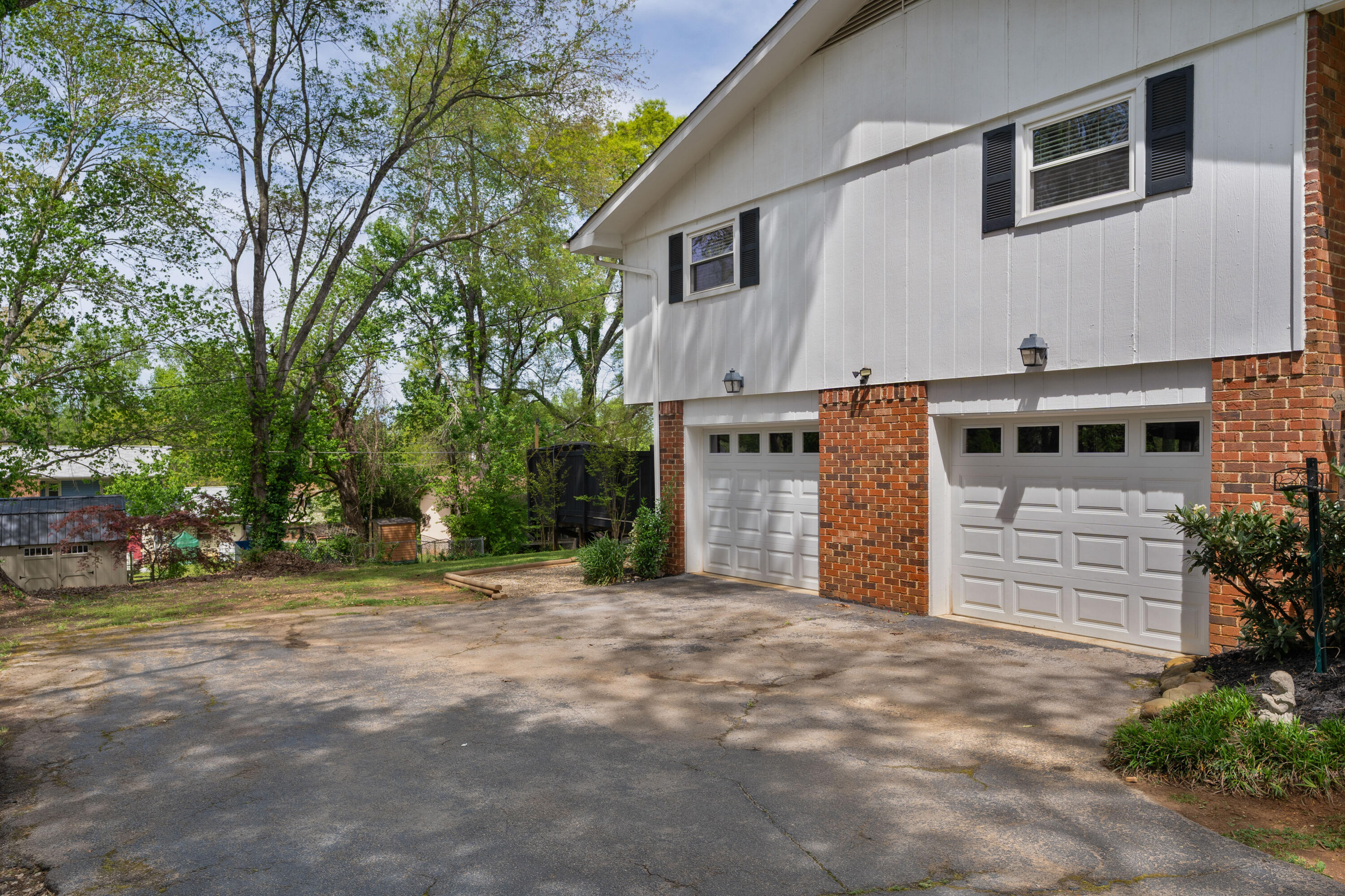 9211 Ramblewood Drive