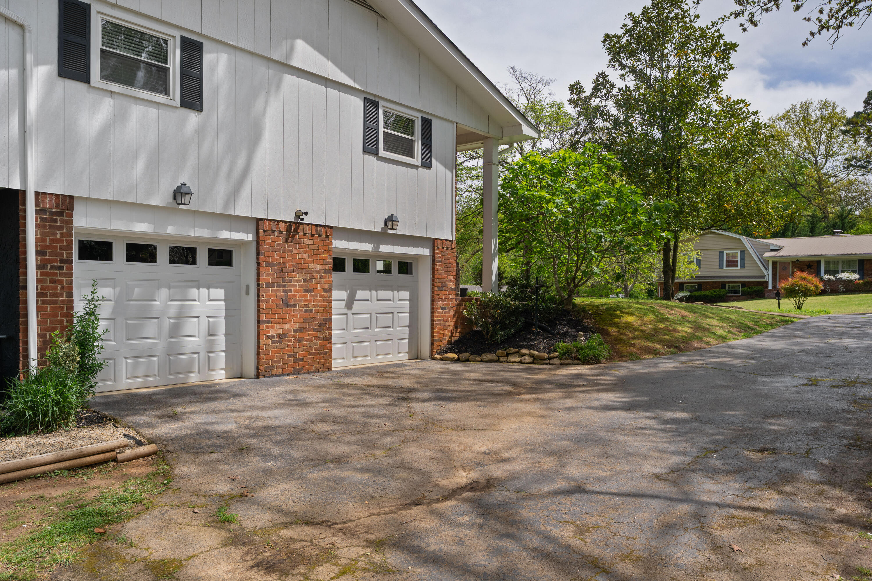 9211 Ramblewood Drive