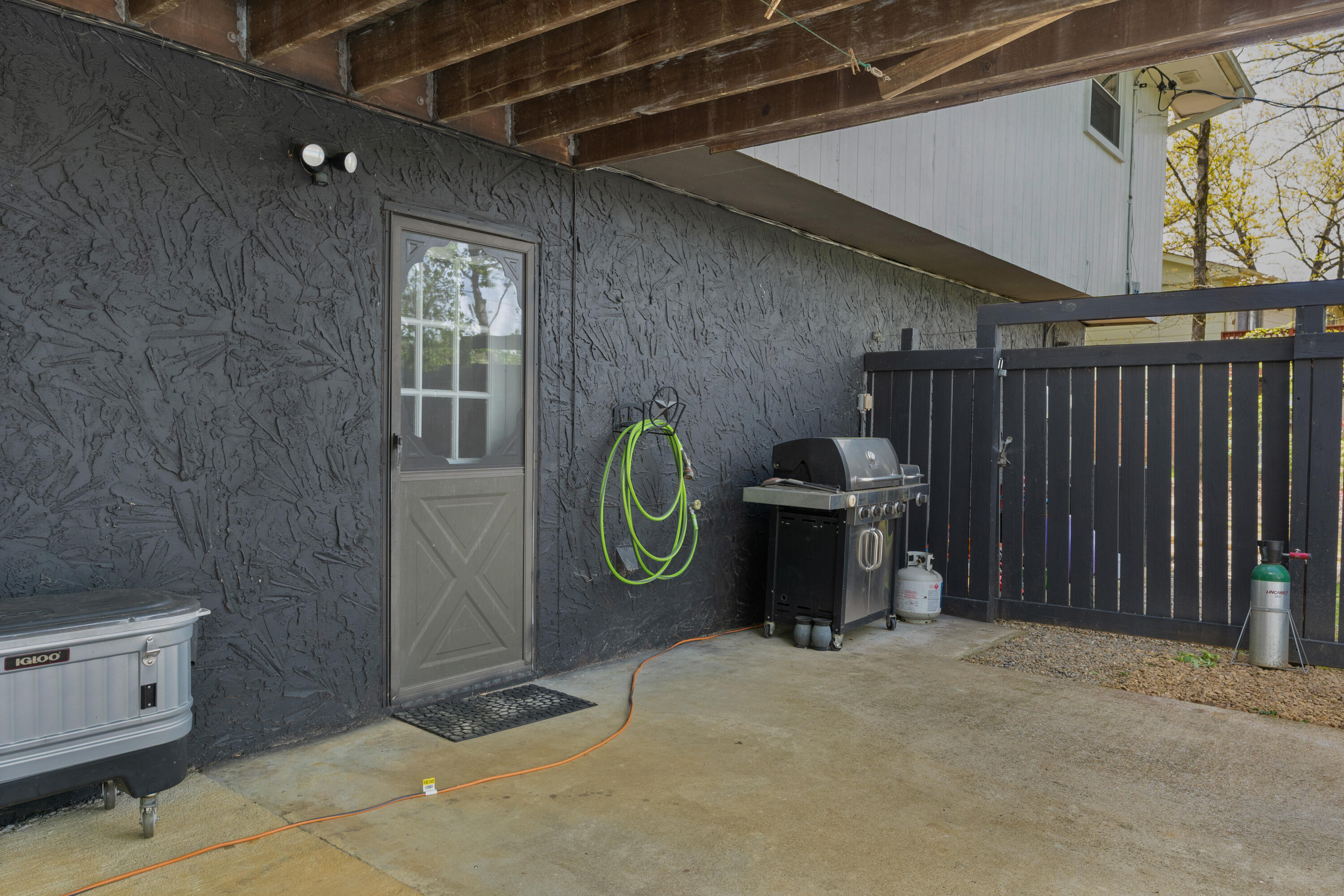 9211 Ramblewood Drive