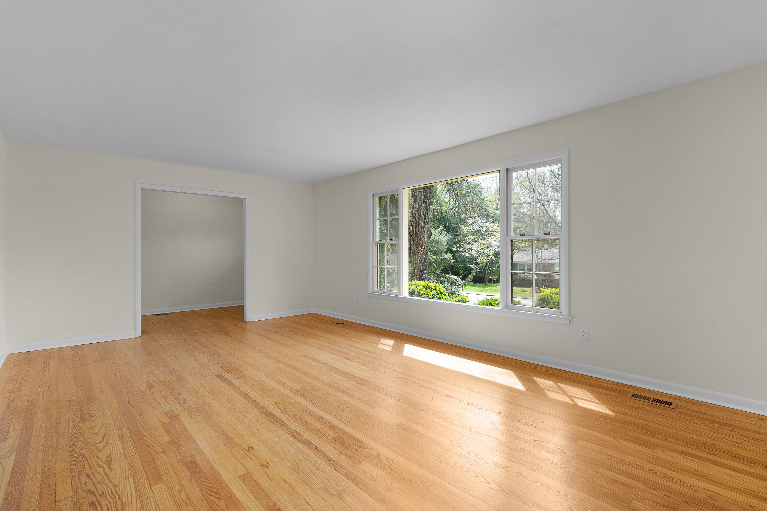 1006 Crown Point Road E