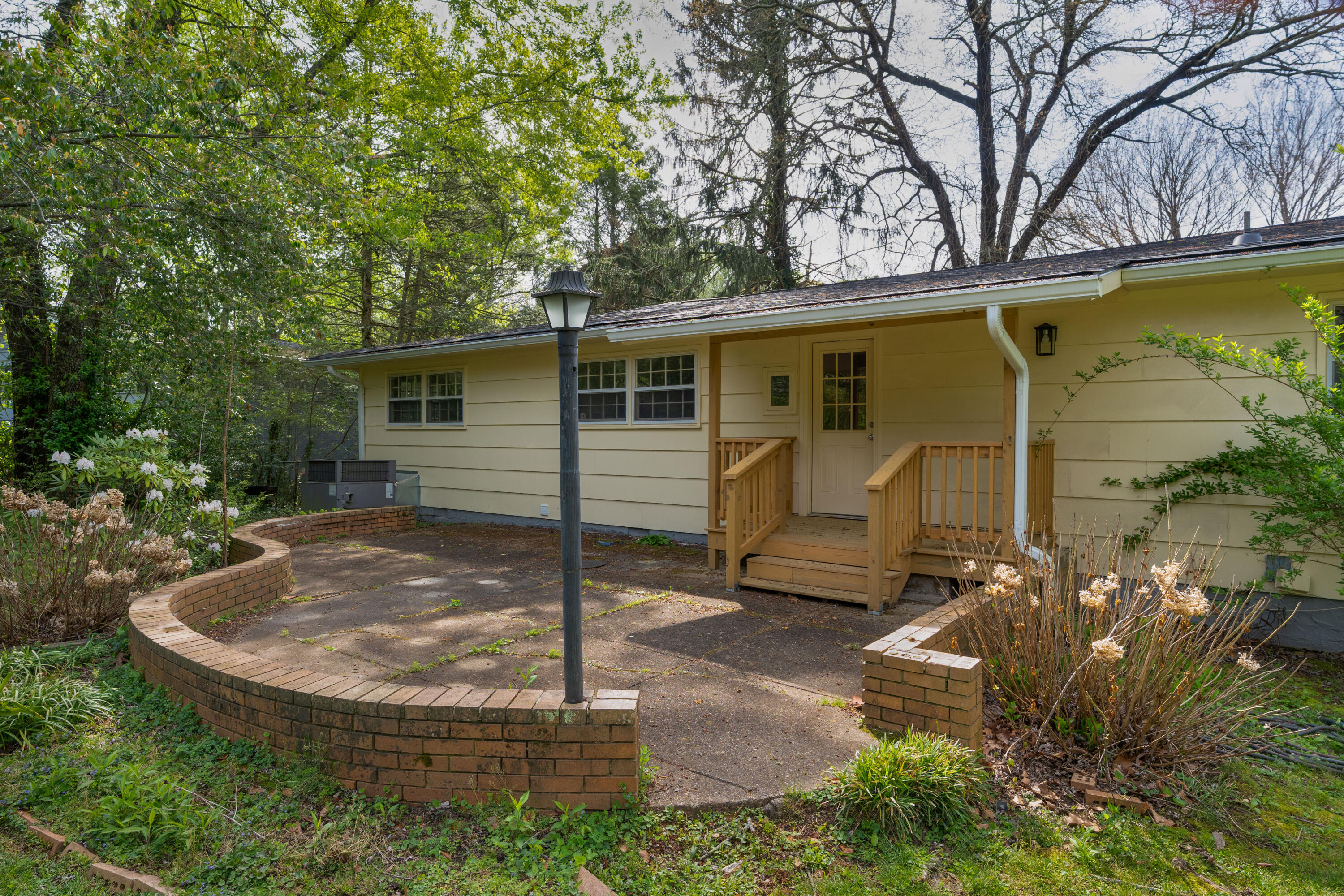 1006 Crown Point Road E